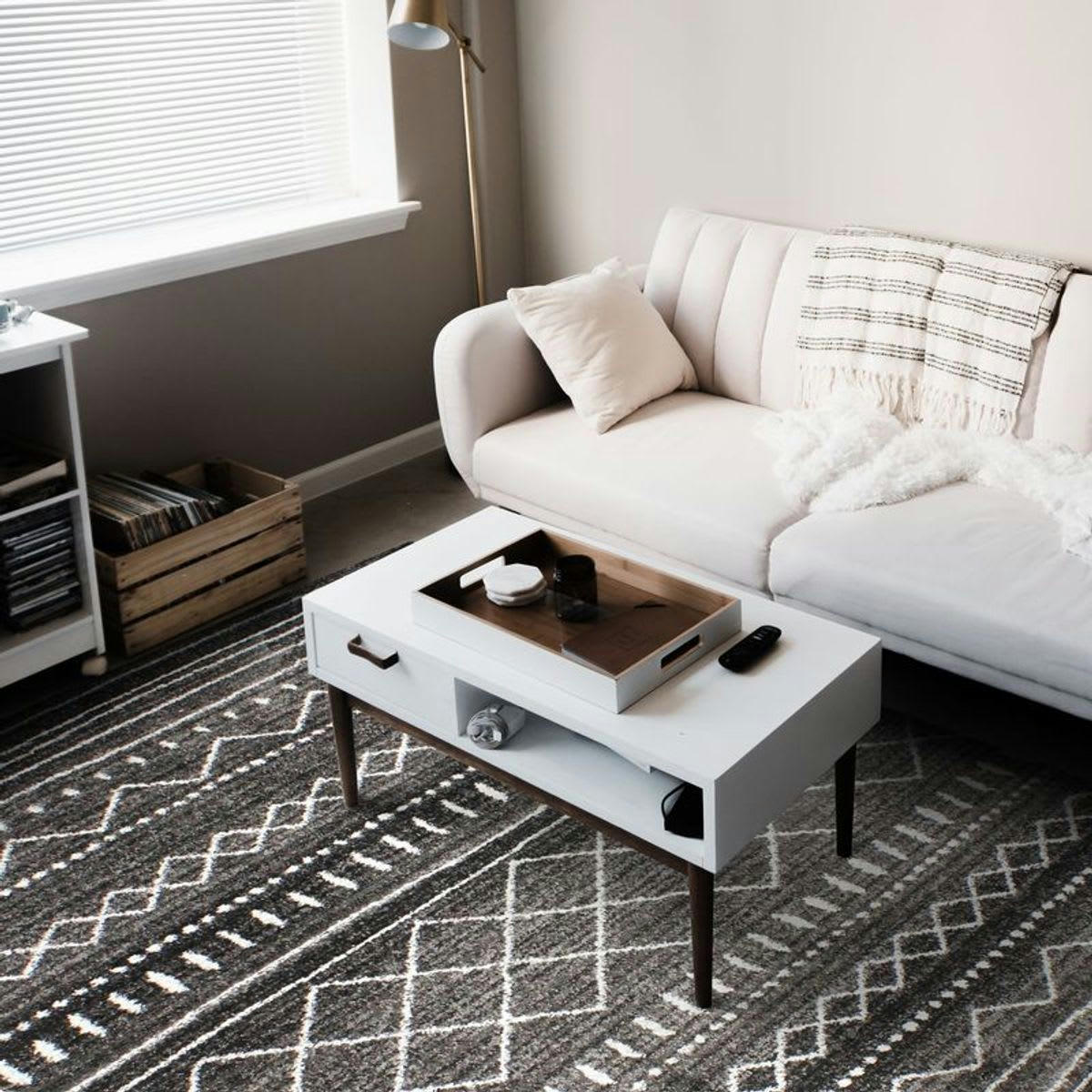 VENISE - Tapis toucher laineux imprimé motifs ethniques noir 133x190