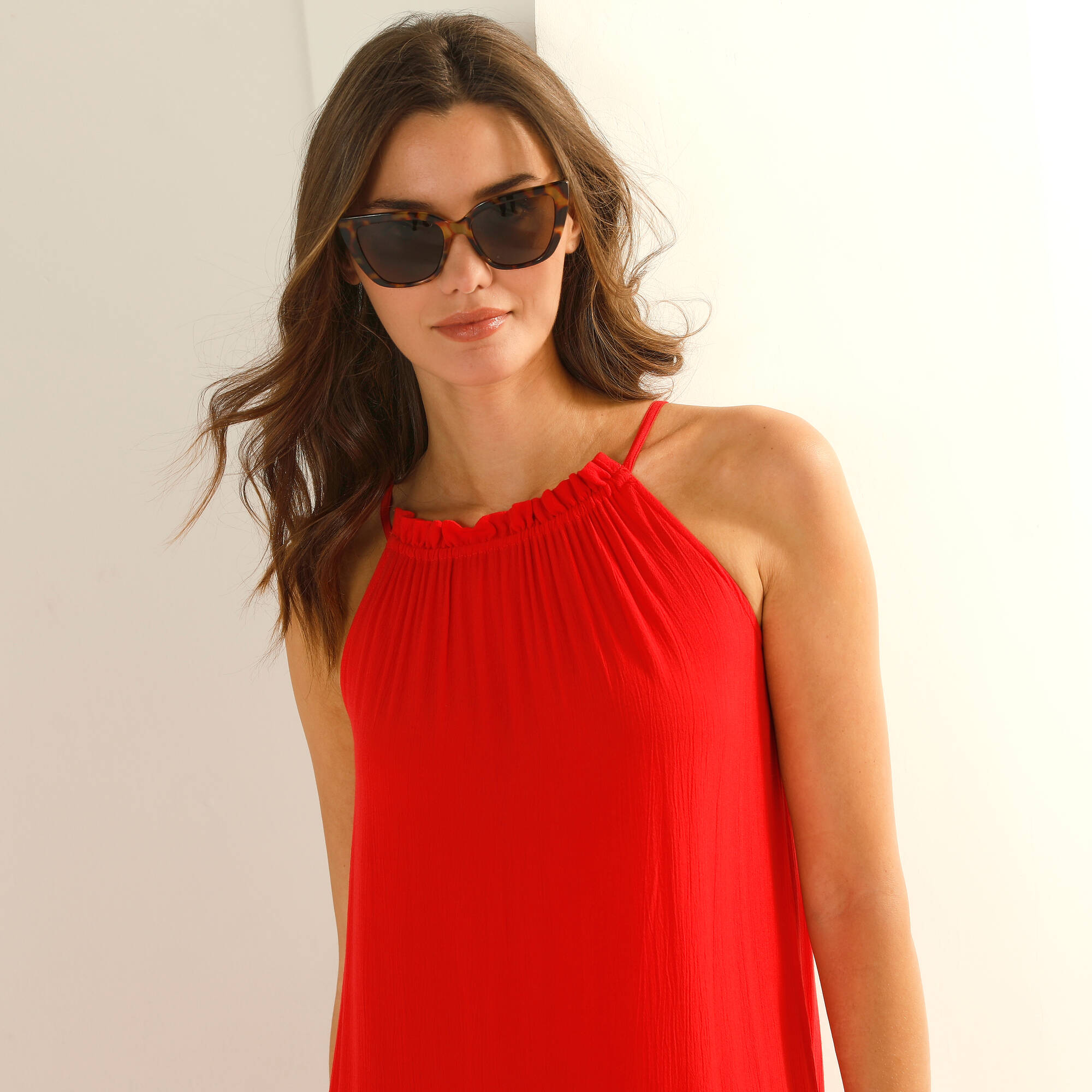 Robe aux fines bretelles, crépon fluide