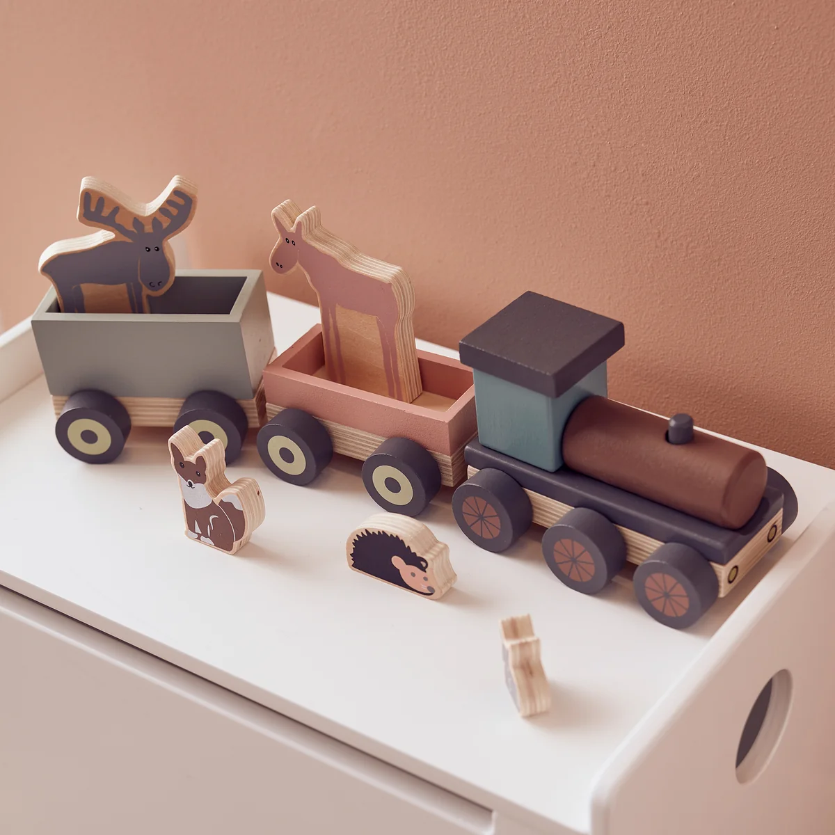 Kids Concept - Edvin Zug mit Waldtieren, bunt (8er-Set)