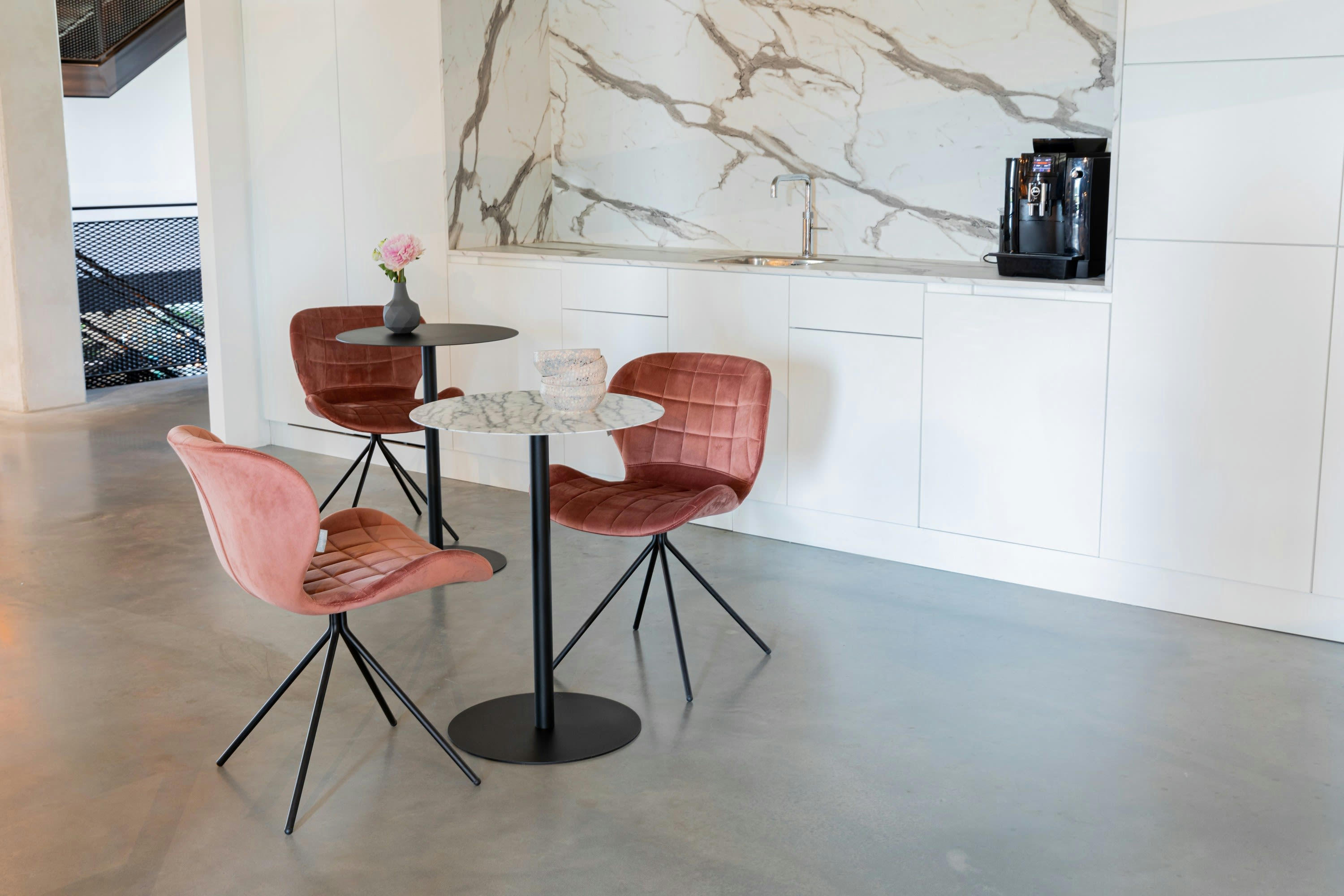 SNOW - Table bistro en métal noir