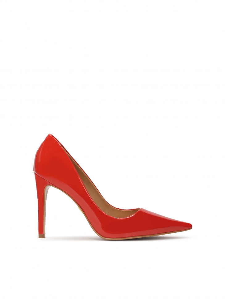 Red patent leather stiletto pumps