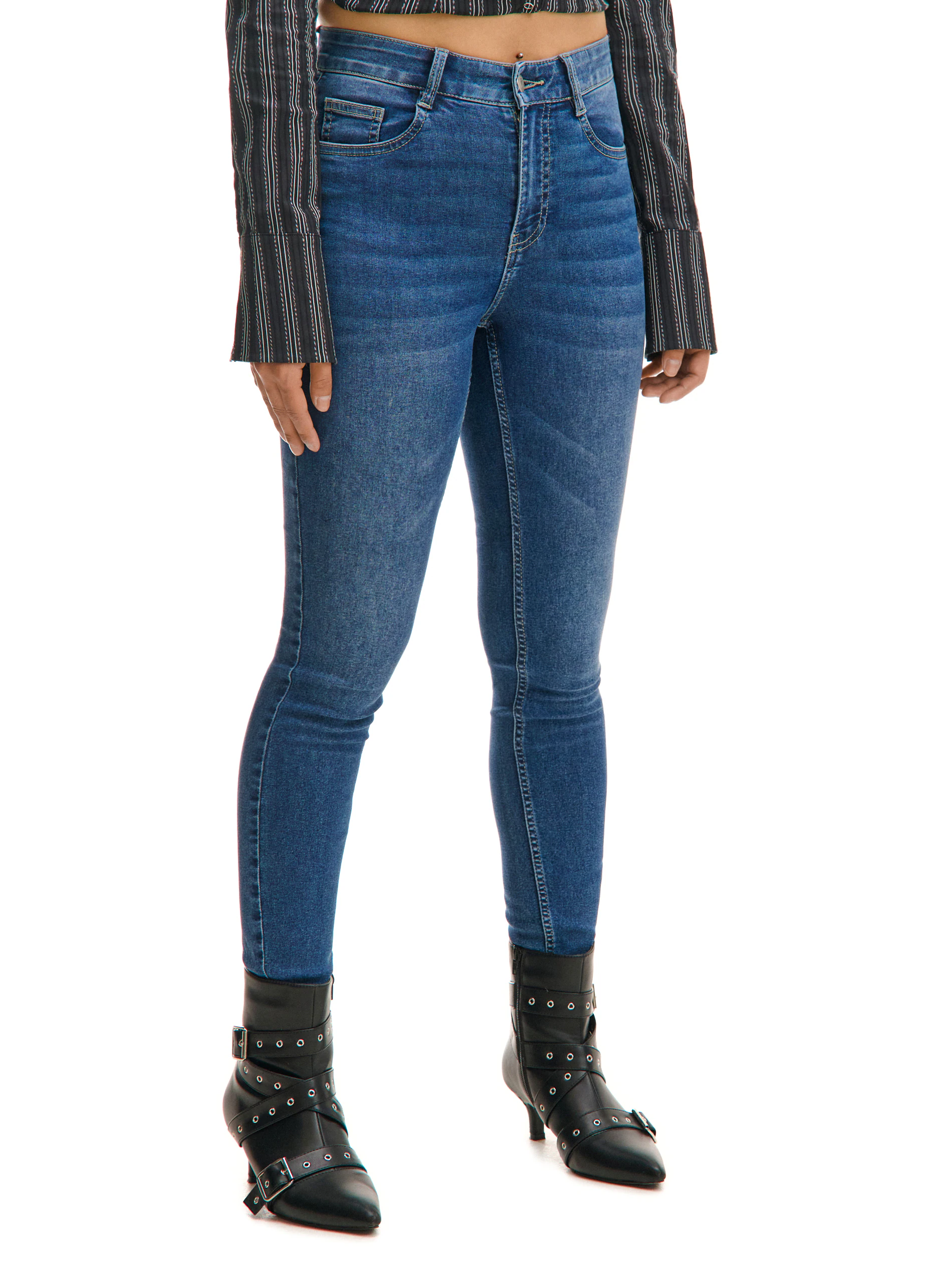 Granatowe jeansy skinny z kieszeniami