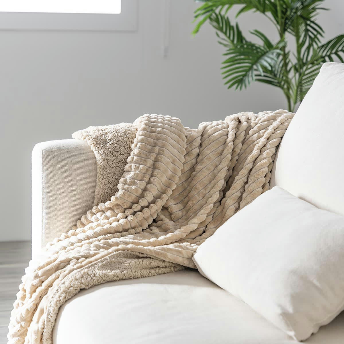 - Plaid flanelle et fausse fourrure sherpa beige 125x150cm