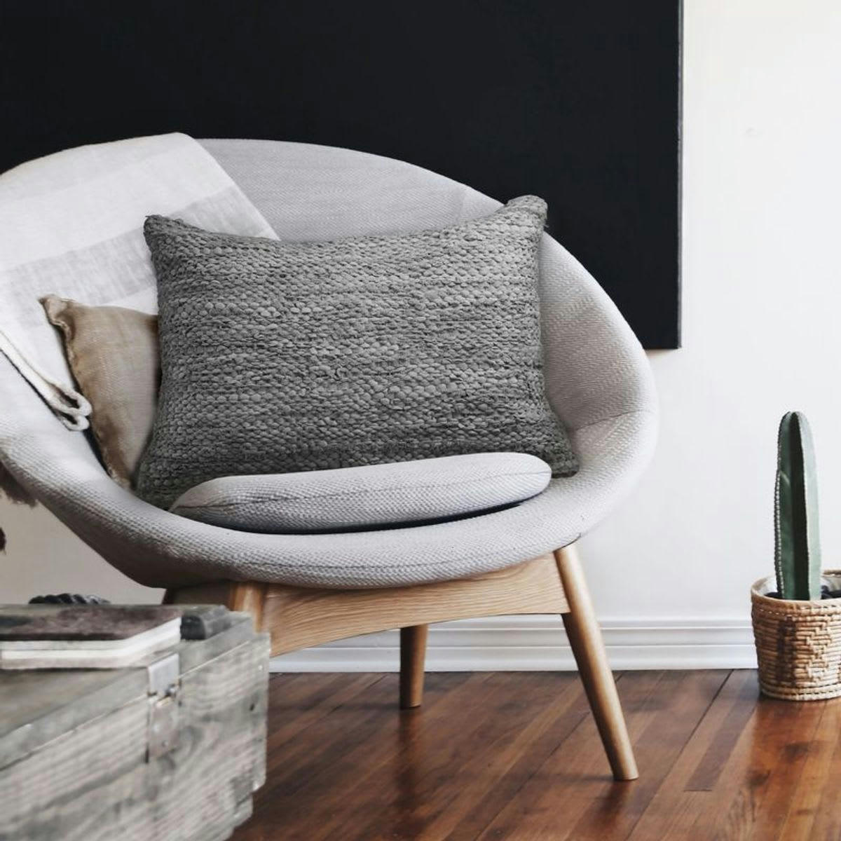 SKIN - Coussin en cuir tressé gris clair 60x40