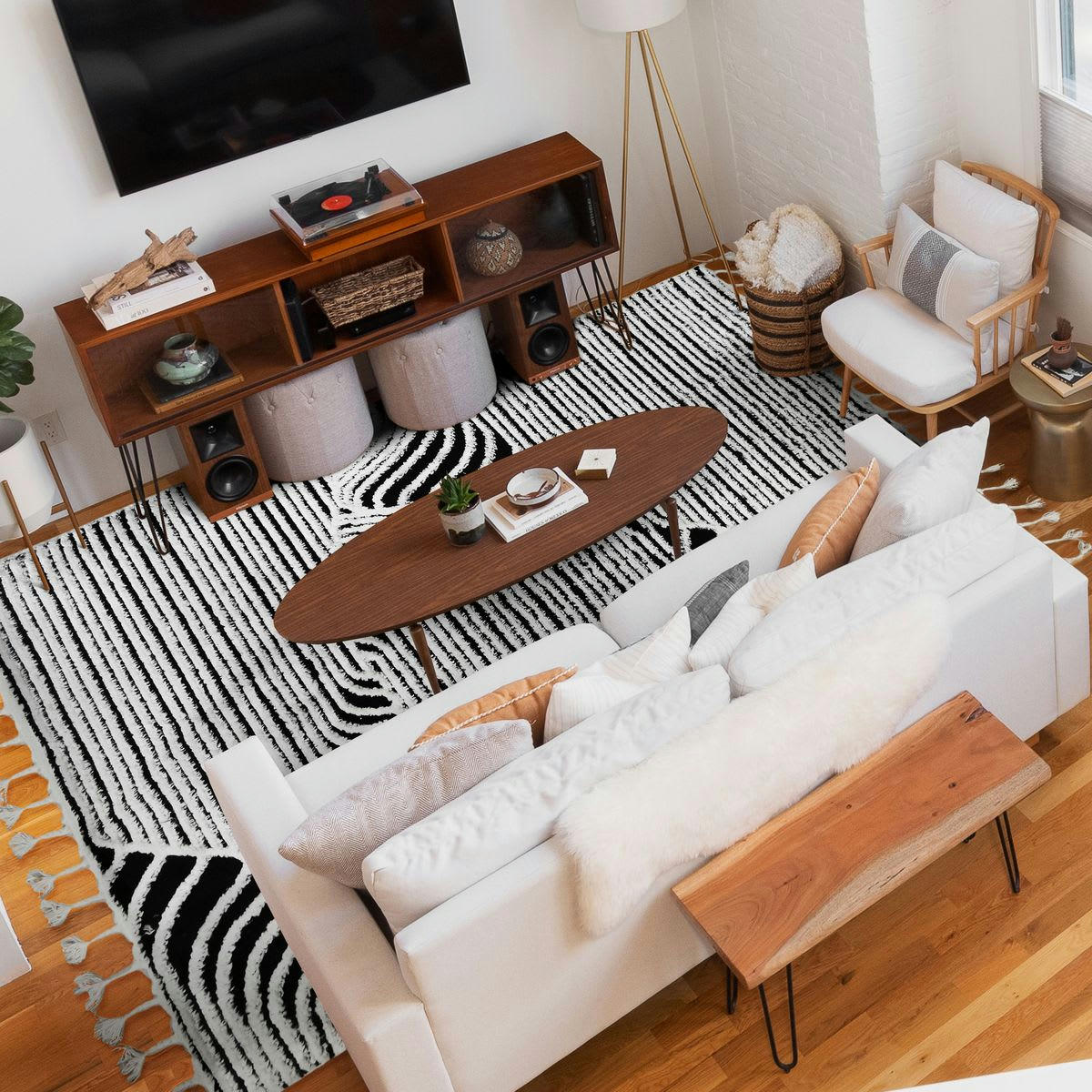 GRAPHICA - Tapis effet relief motifs montagnes blanc noir 160x230