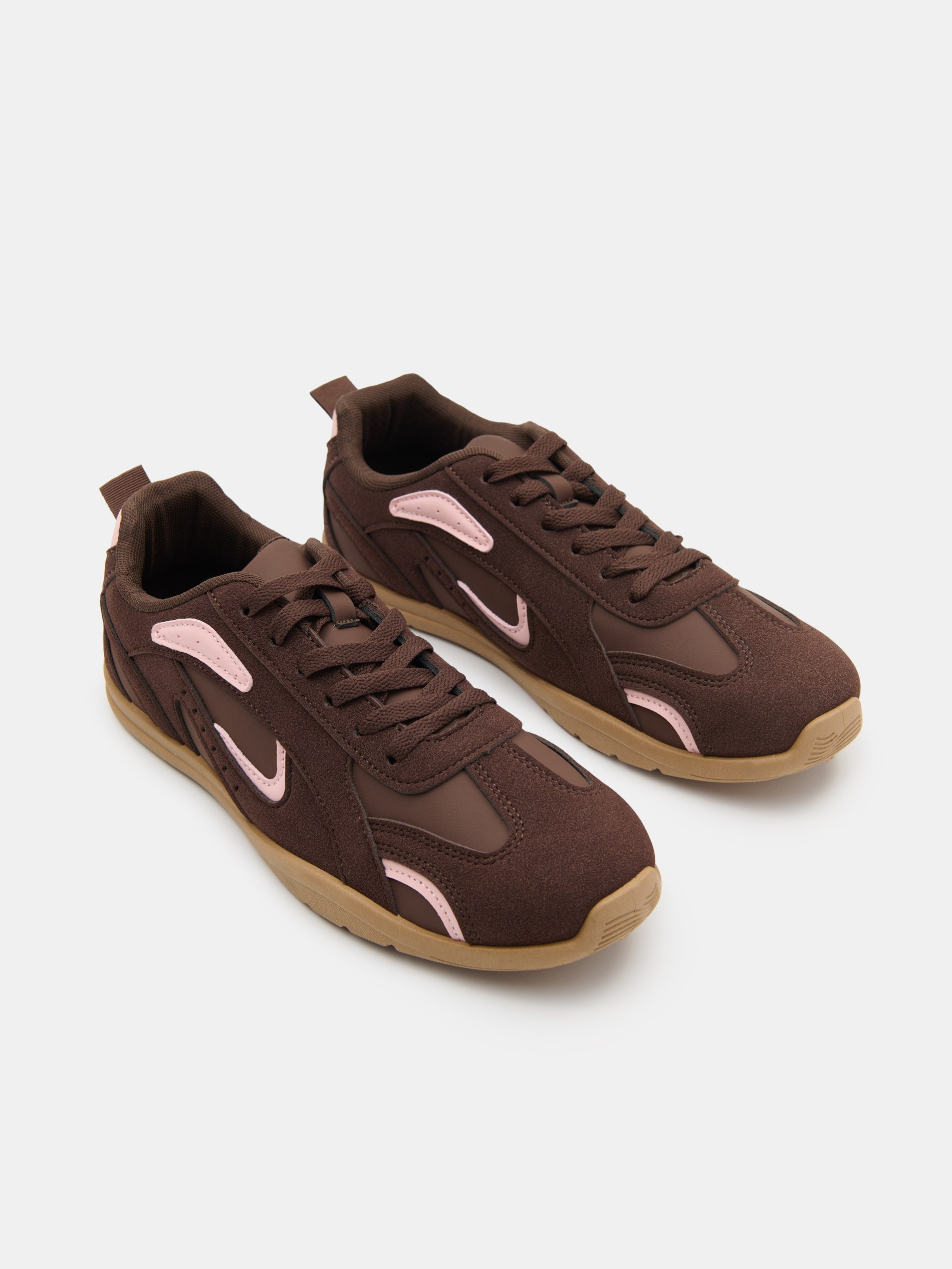 Sneakersy z imitacji zamszu ze skórzaną wkładką