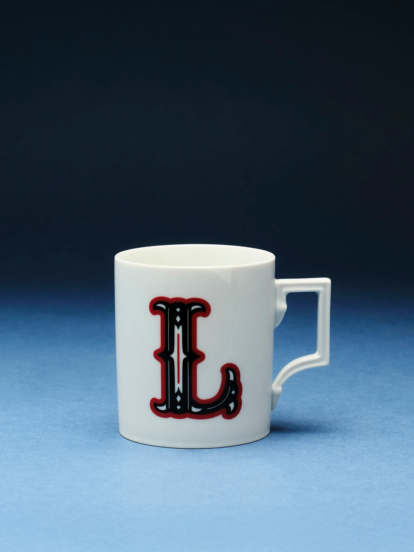 Westwing x MEISSEN, Handgefertigte Tasse Initials mit Dekor-Motiv