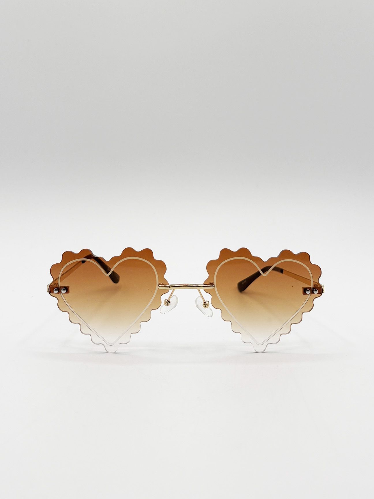 SVNX Scallop Heart Sunglasses in Brown