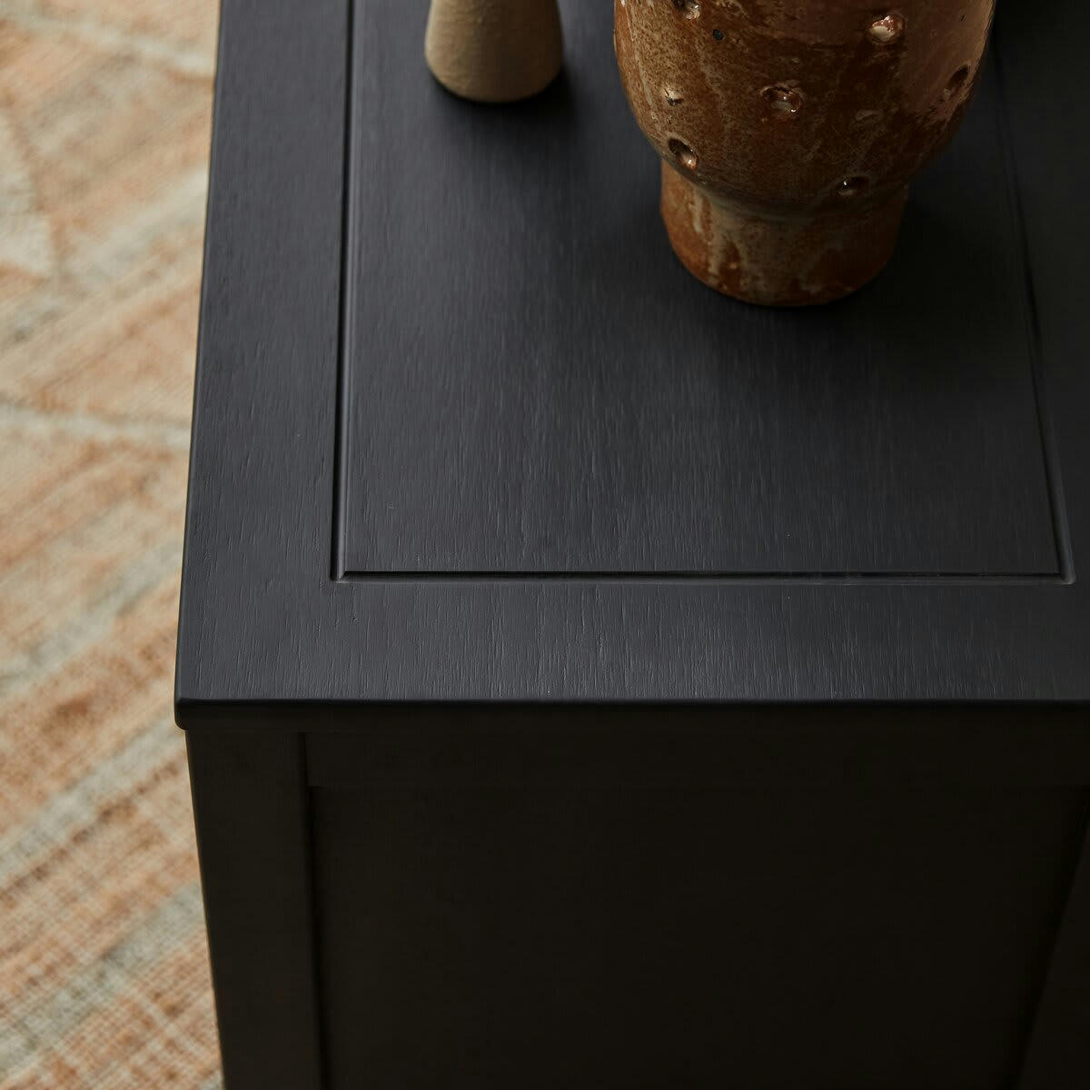 THAKI BLACK - Meuble TV en pin massif 170 cm