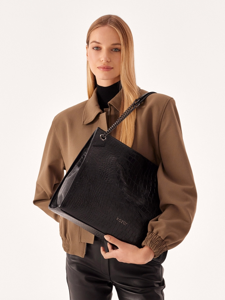 Elegant handbag with chain handles