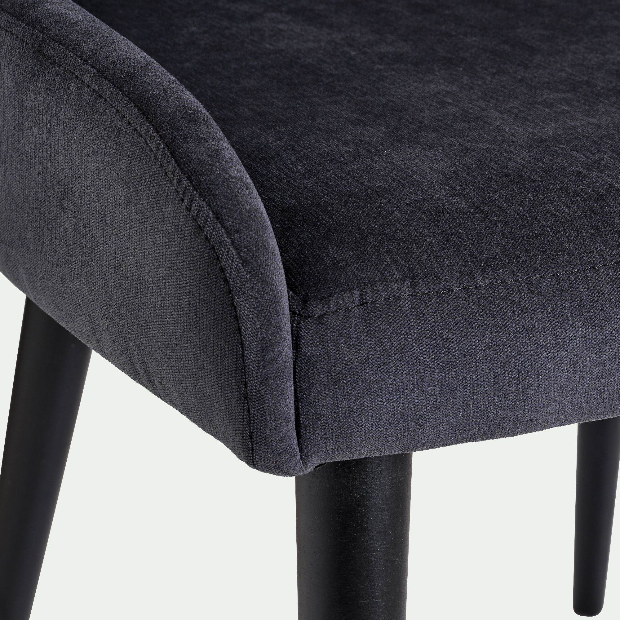 LIVNO - Chaise en tissu effet velours - noir