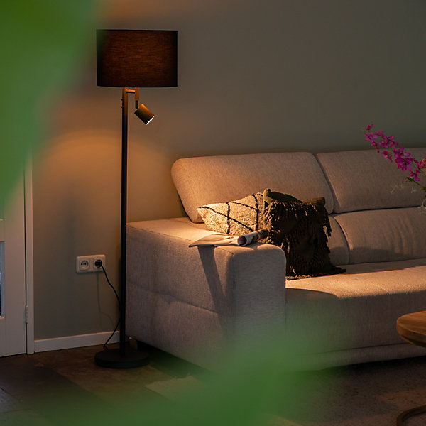 Lampadaire noir avec intérieur doré et liseuse - Jelena