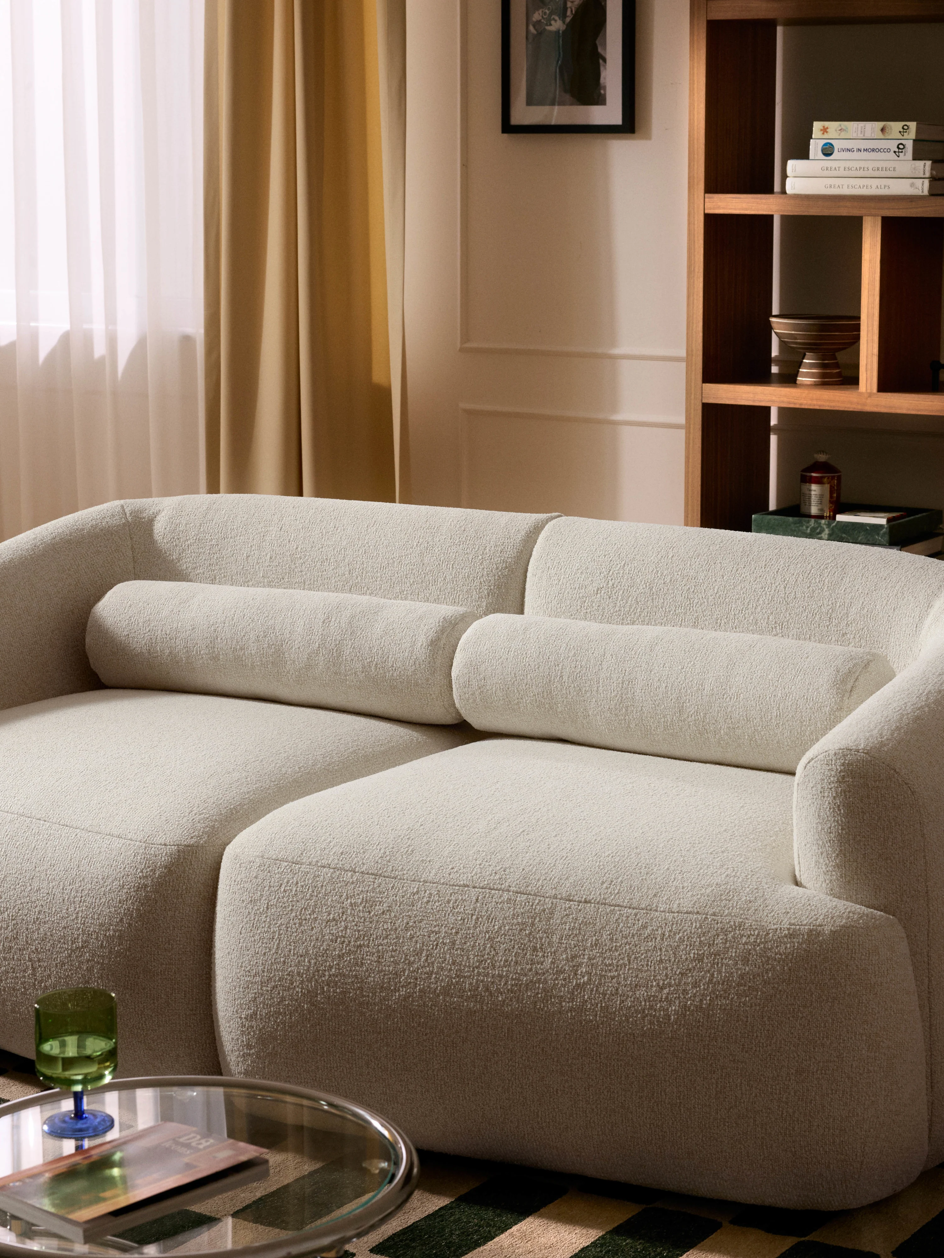 Bouclé-Sofa-Nackenrolle Sofia
