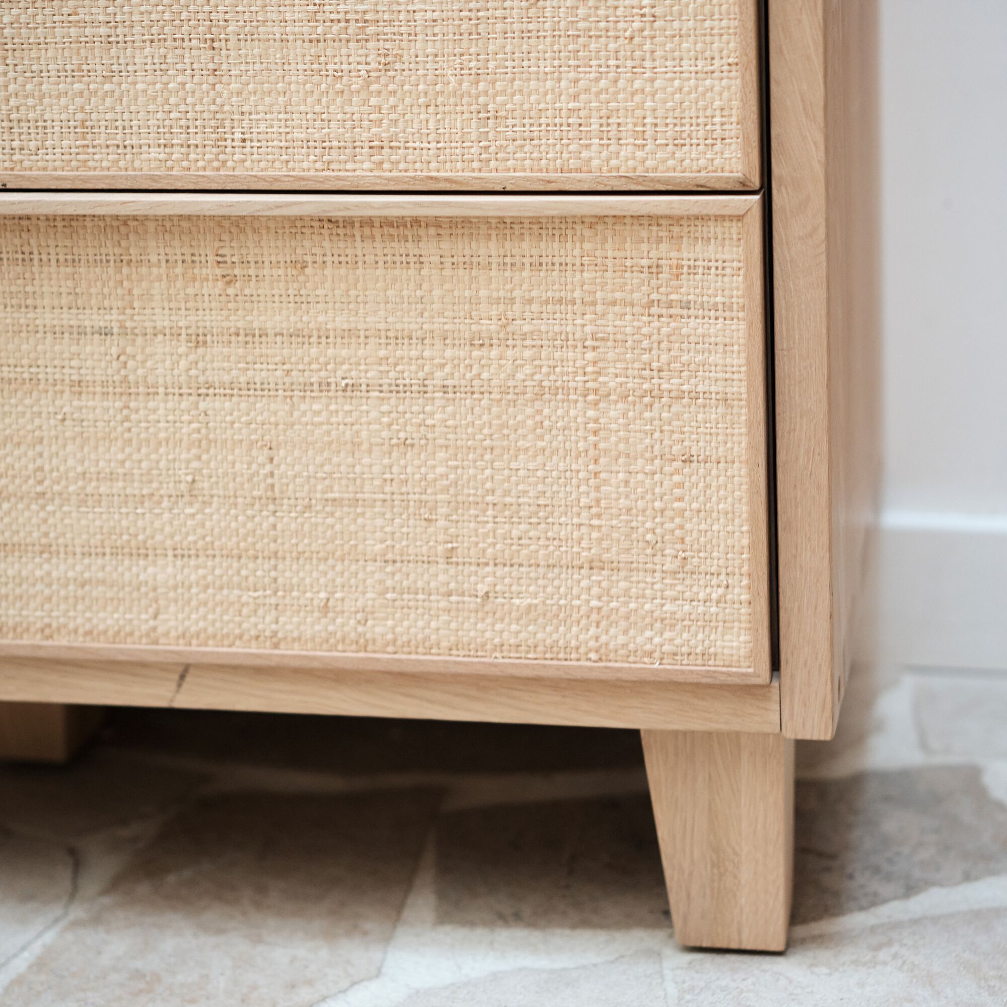 TASSIA - Bloc de 2 grands tiroirs en chêne et raphia L82cm - bois clair
