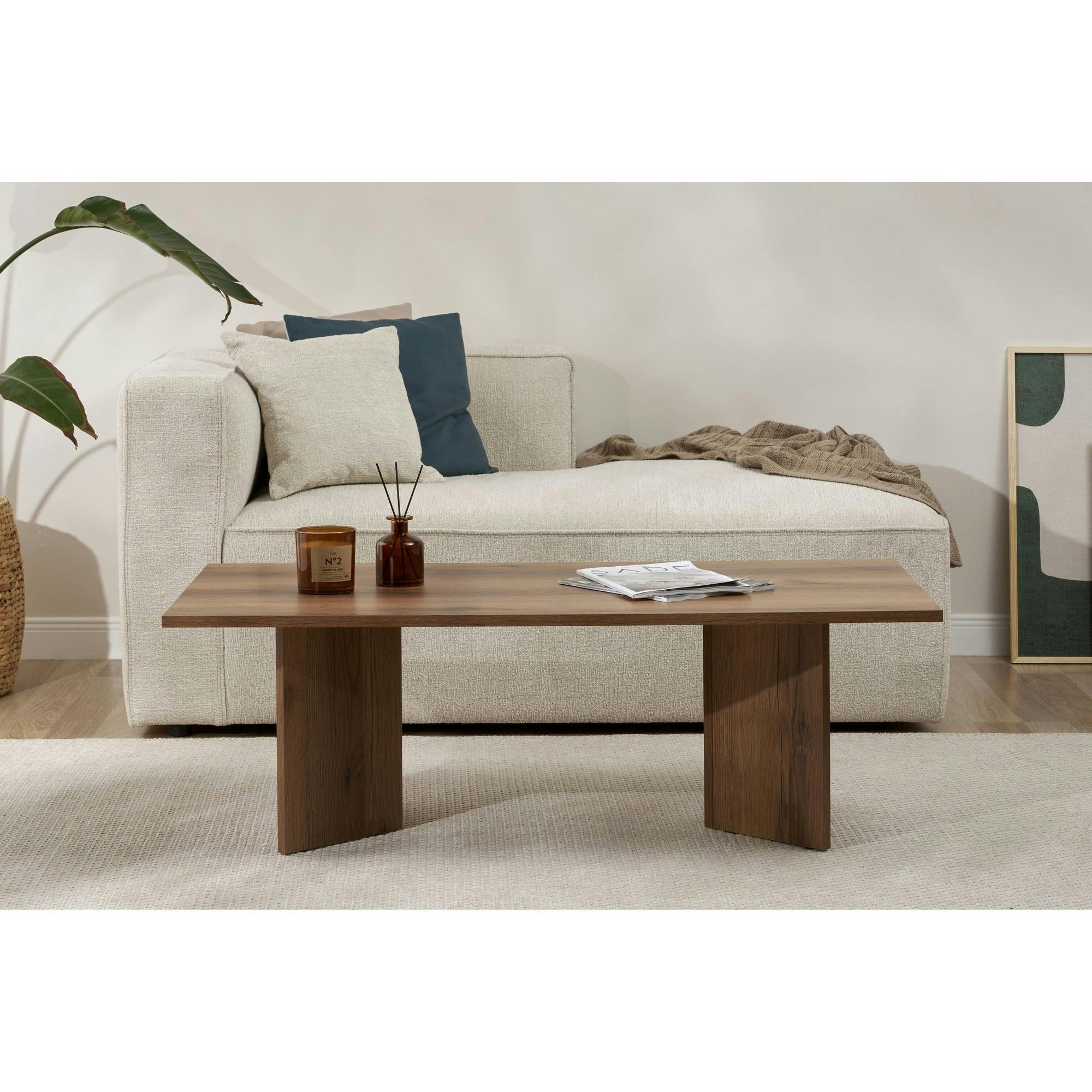 Table basse moderne effet noyer foncé - pieds en V MARFA