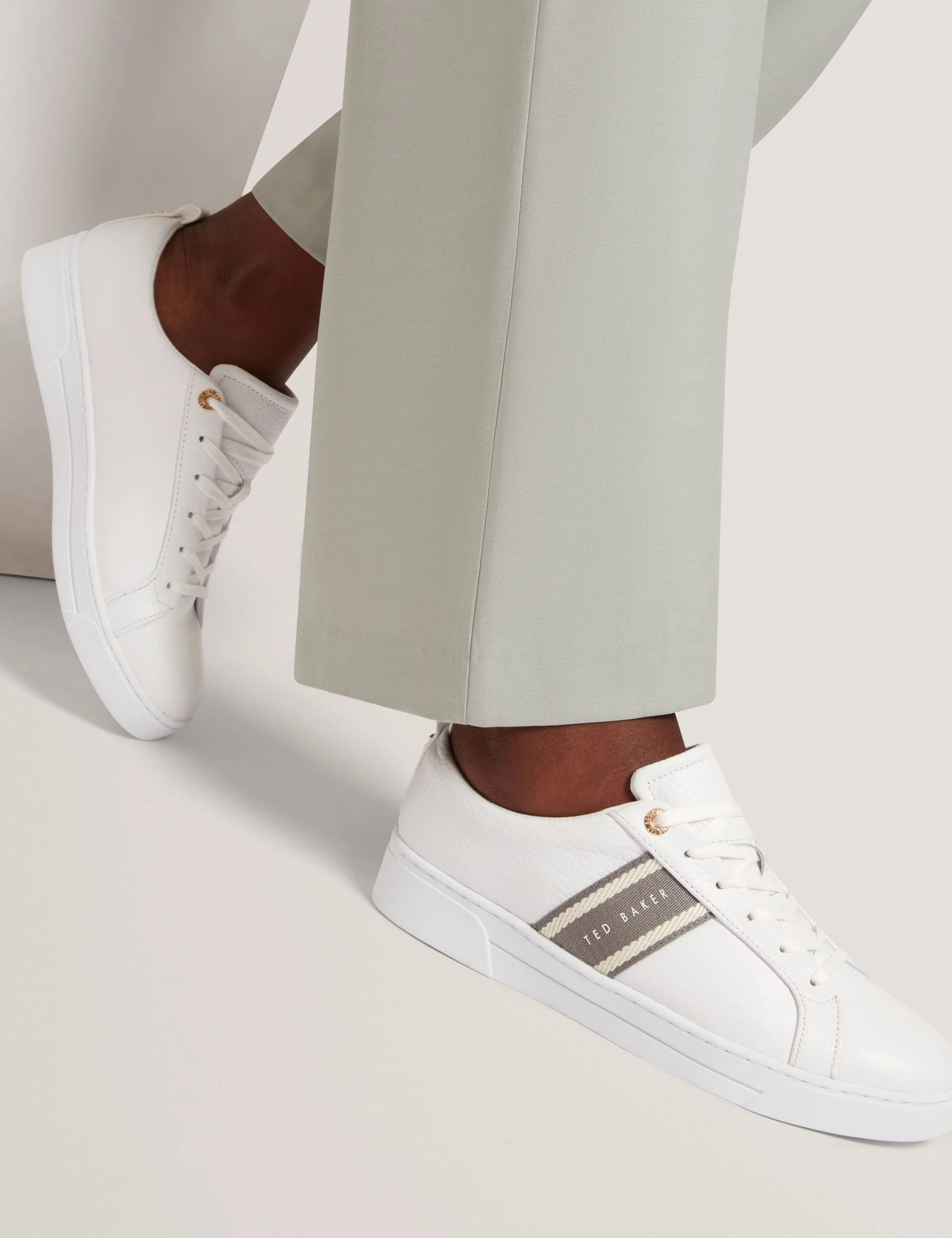BAILLY | WHITE GREY