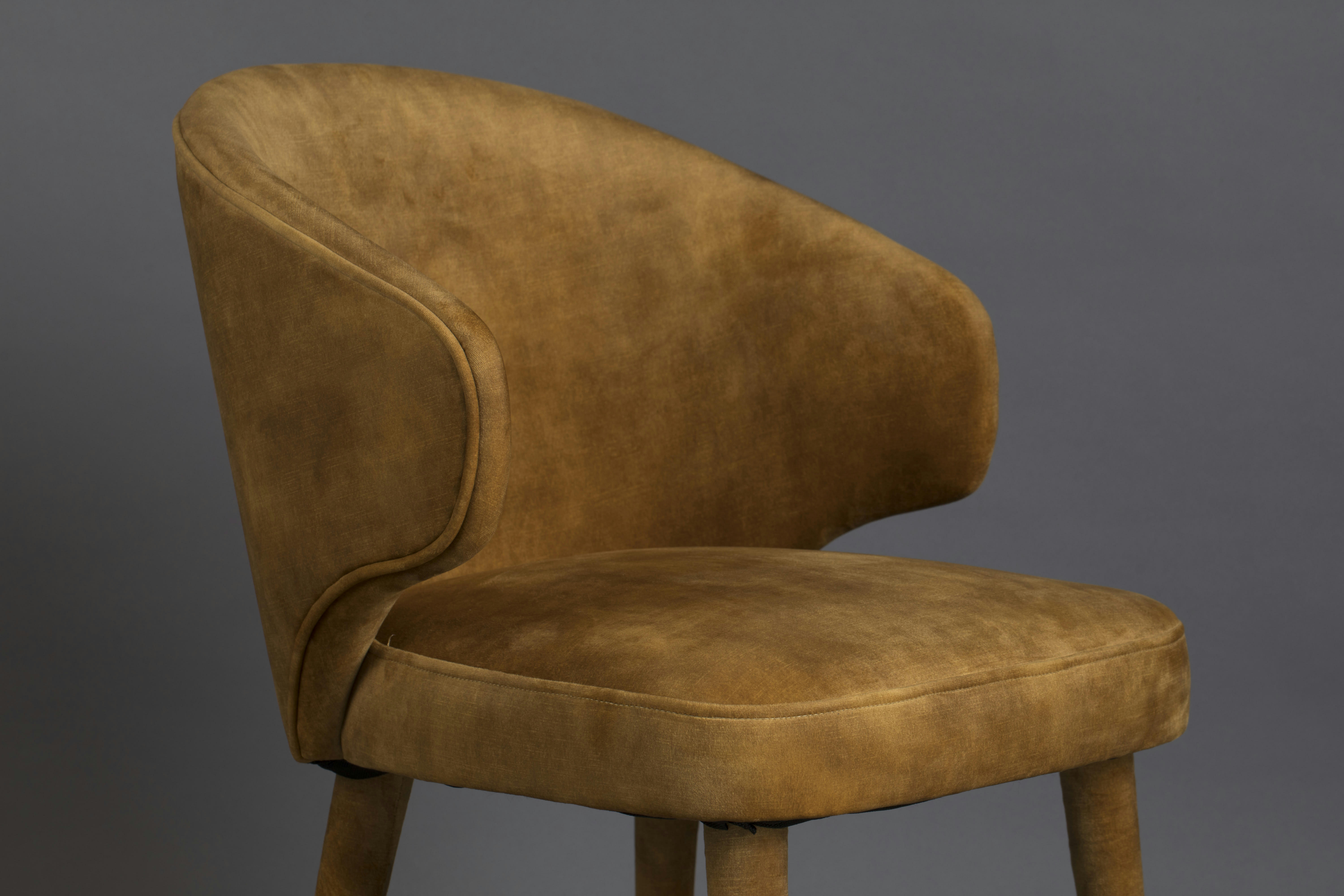 LUNAR - Chaise en velours ocre