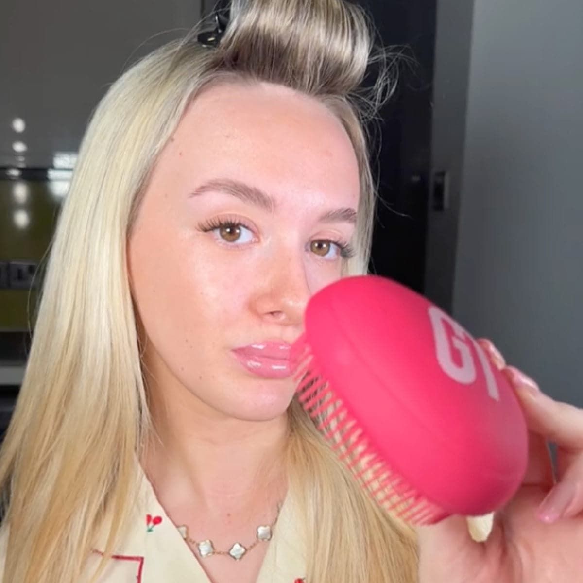 Give Me Detangling Pink Hair Brush