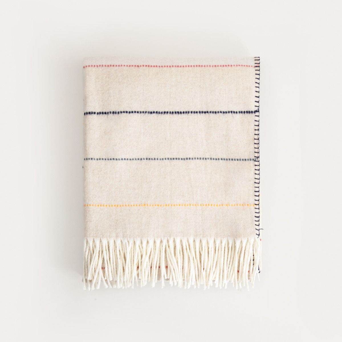 Koc TILBE z ozdobnymi kolorowymi przeszyciami 150x200cm