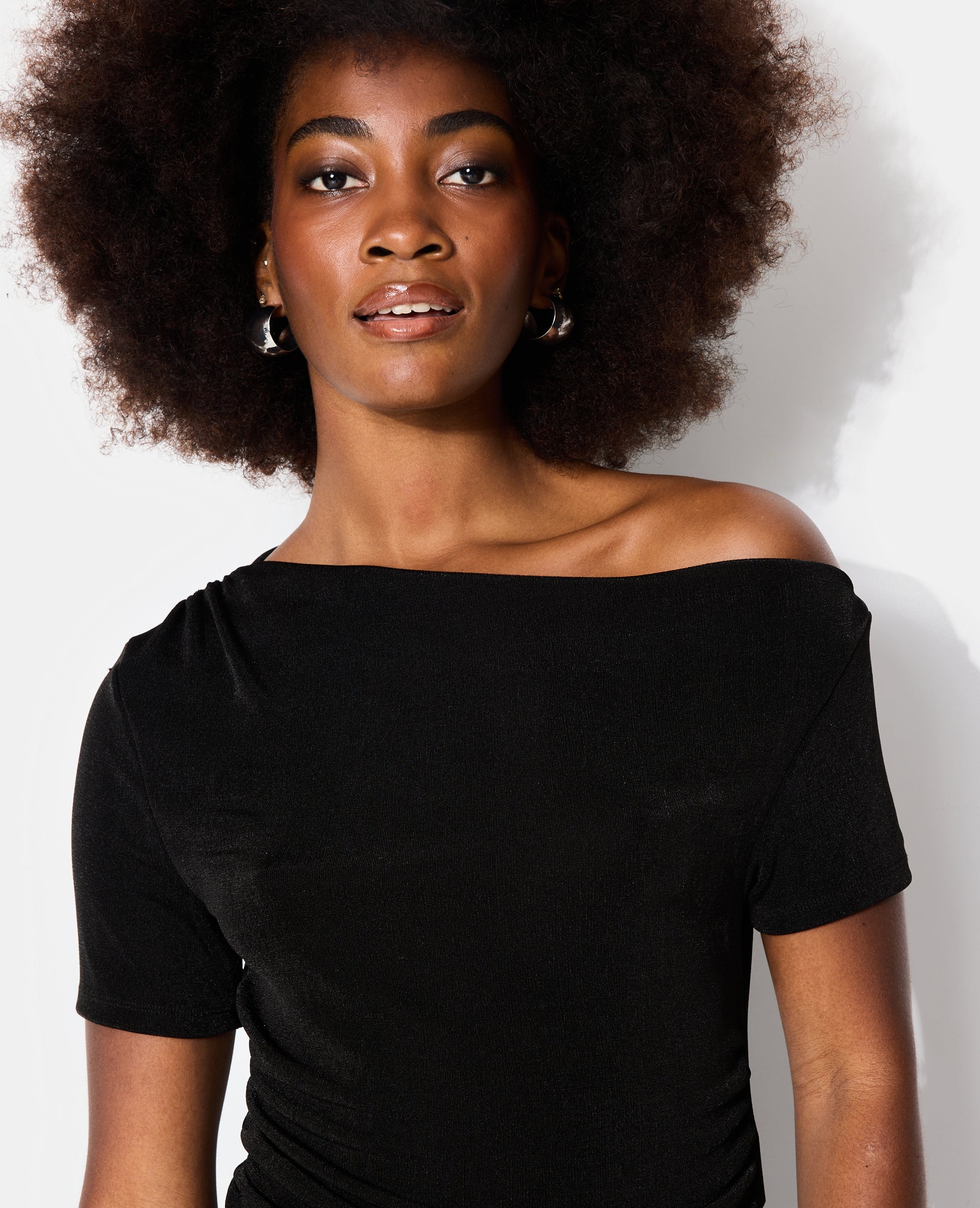 T-shirt asymétrique en maille fluide avec fronces