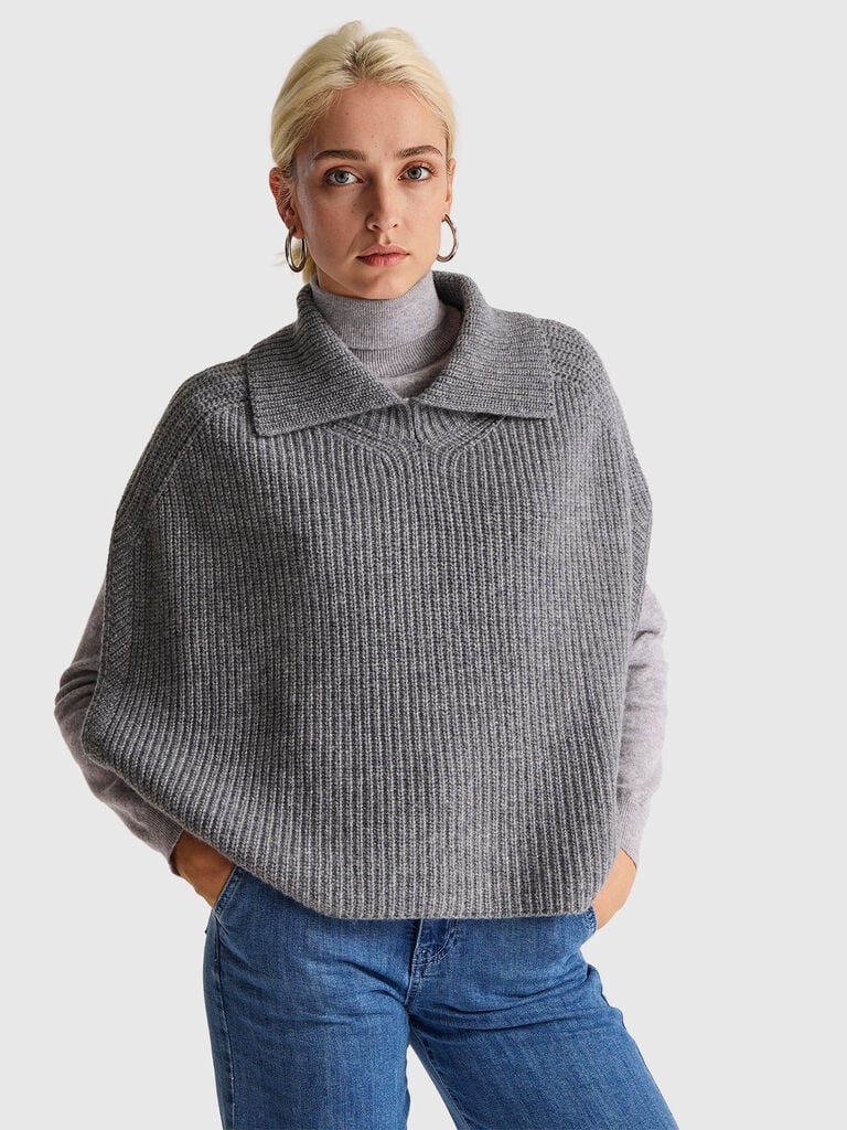 Cape with high collar