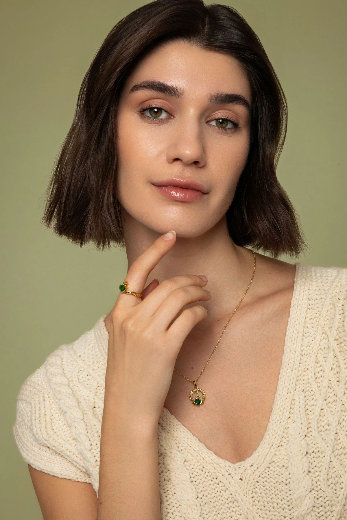 Emerald Stone Claddagh Pendant Necklace