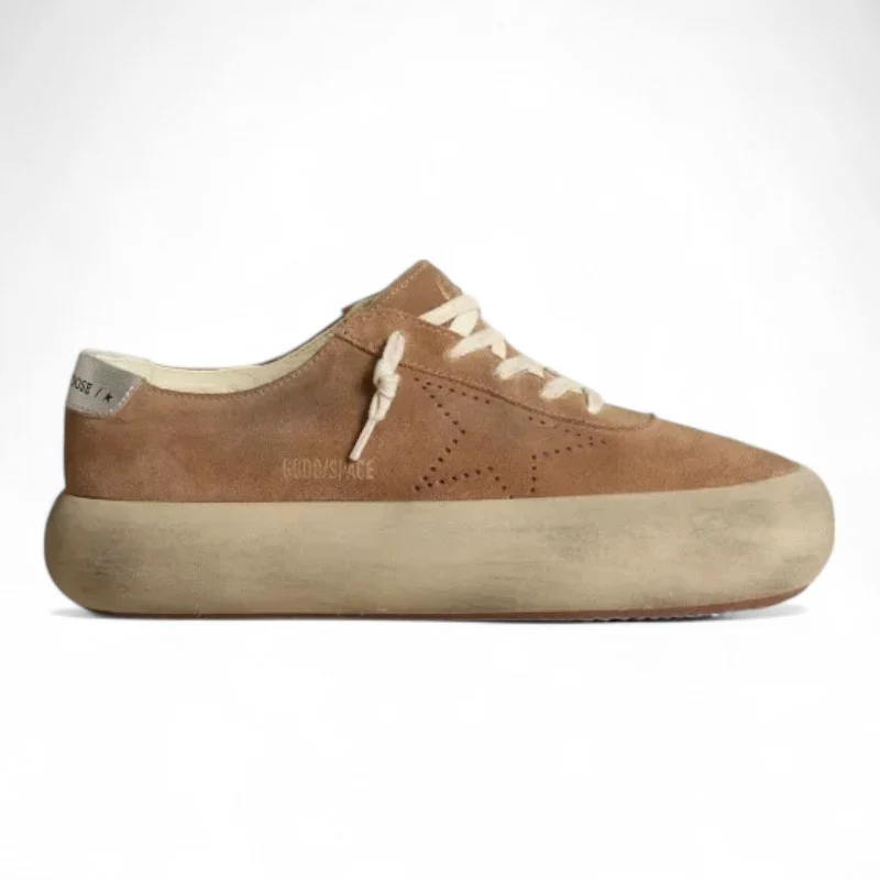 Space-Star shoes in tobacco-colored suede with perforated star and silver metallic leather heal