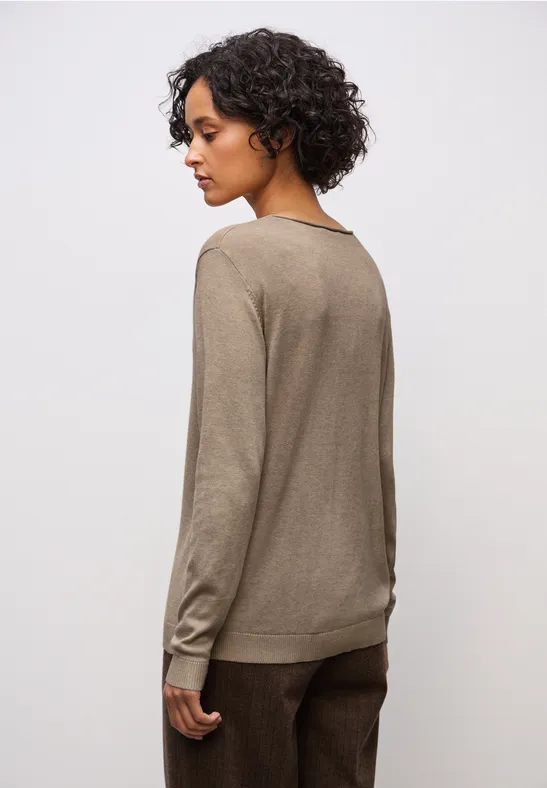 V-Neck Pullover