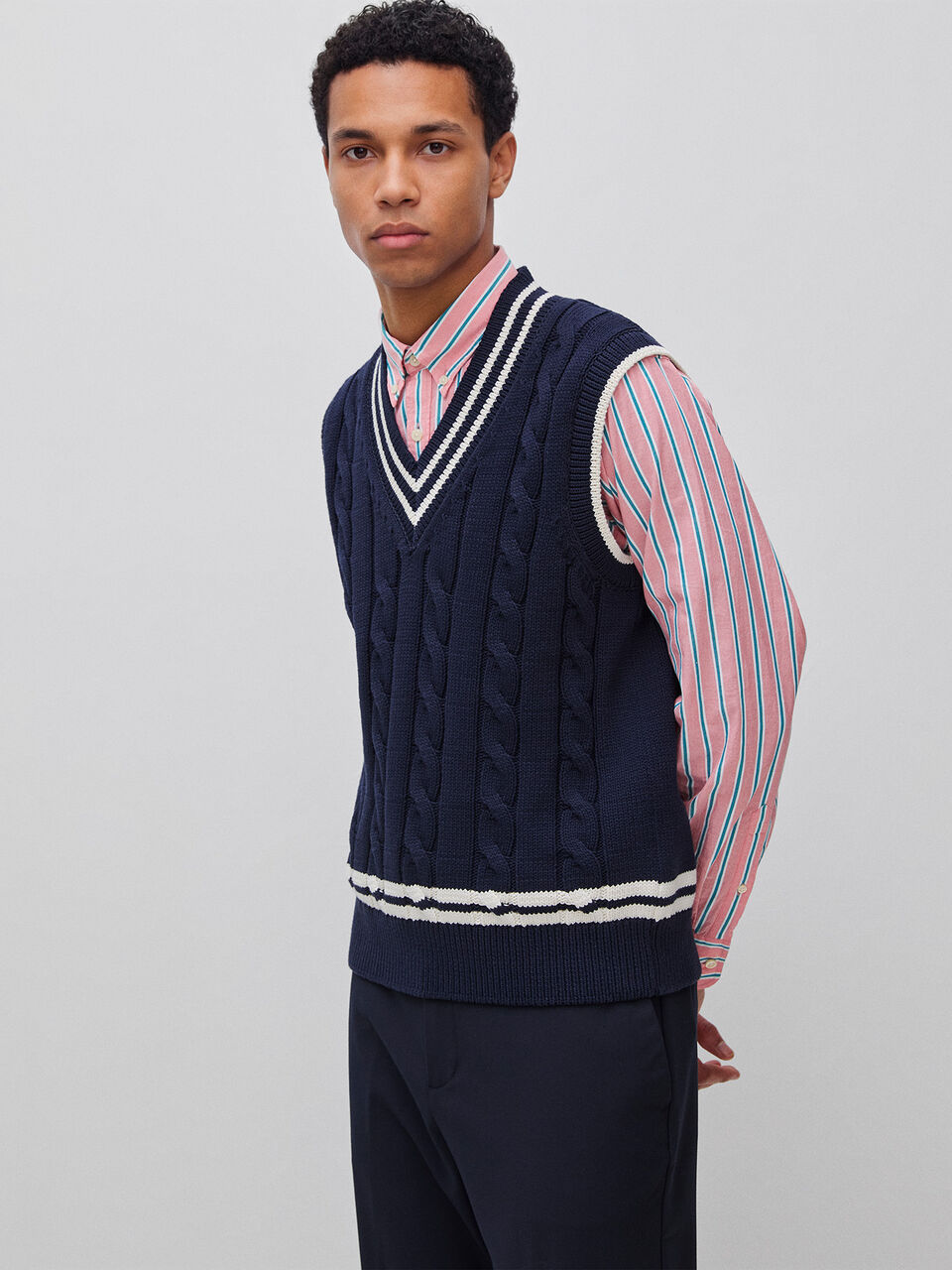 V-neck vest with braids