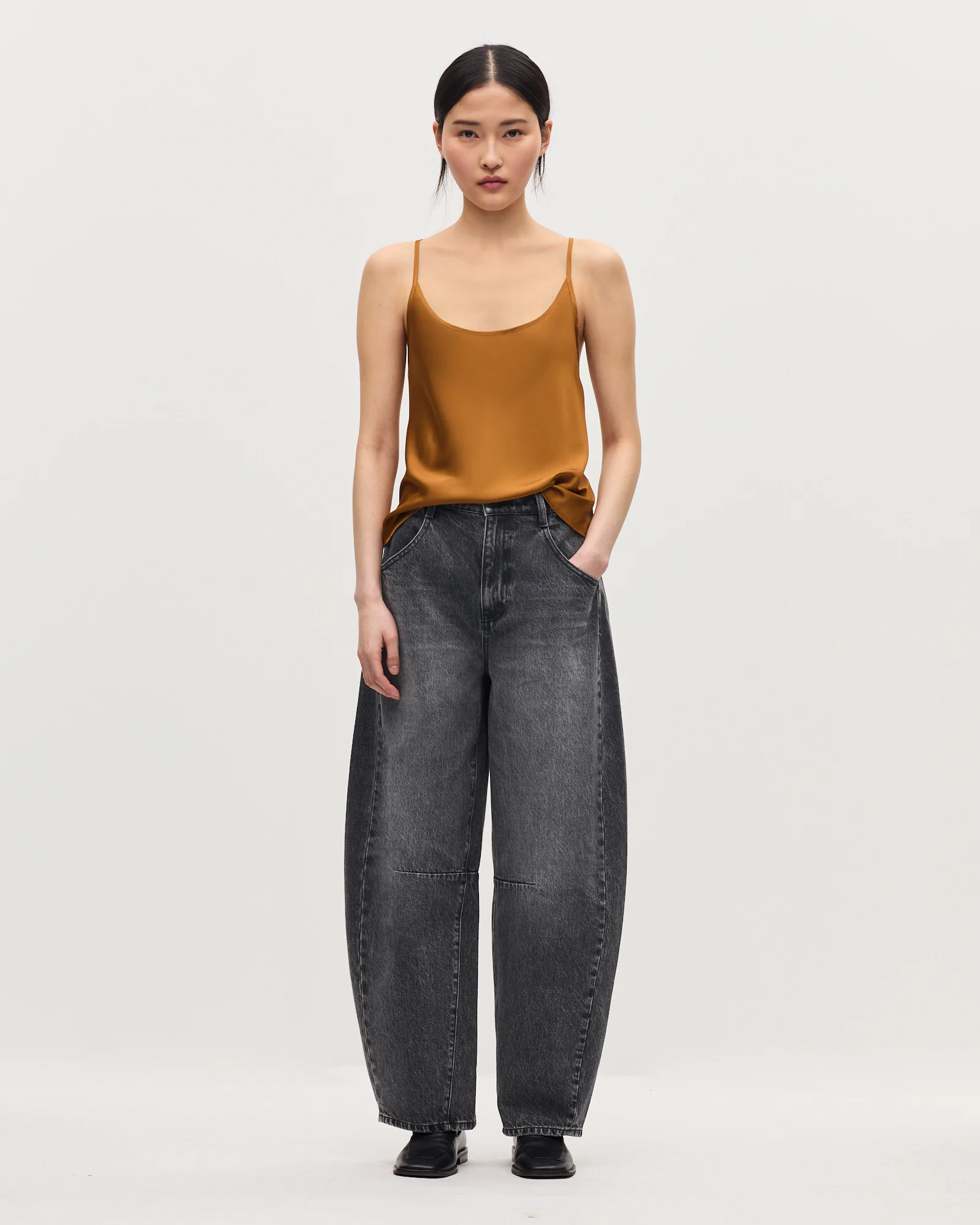 Top satiné à fines bretelles