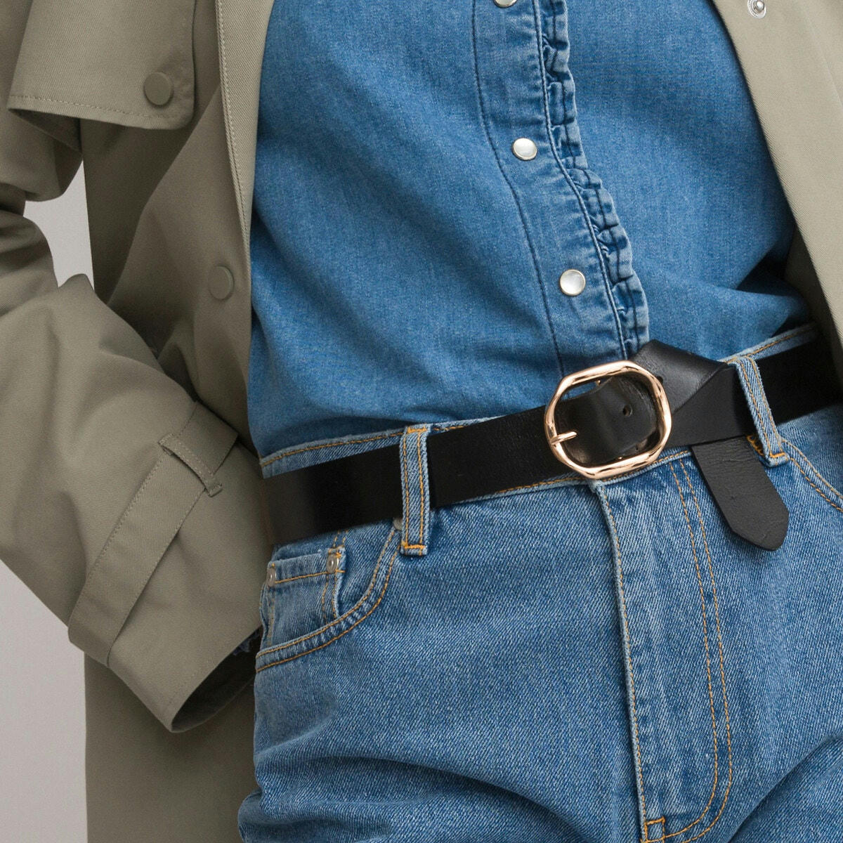 Ceinture en cuir, boucle dorée