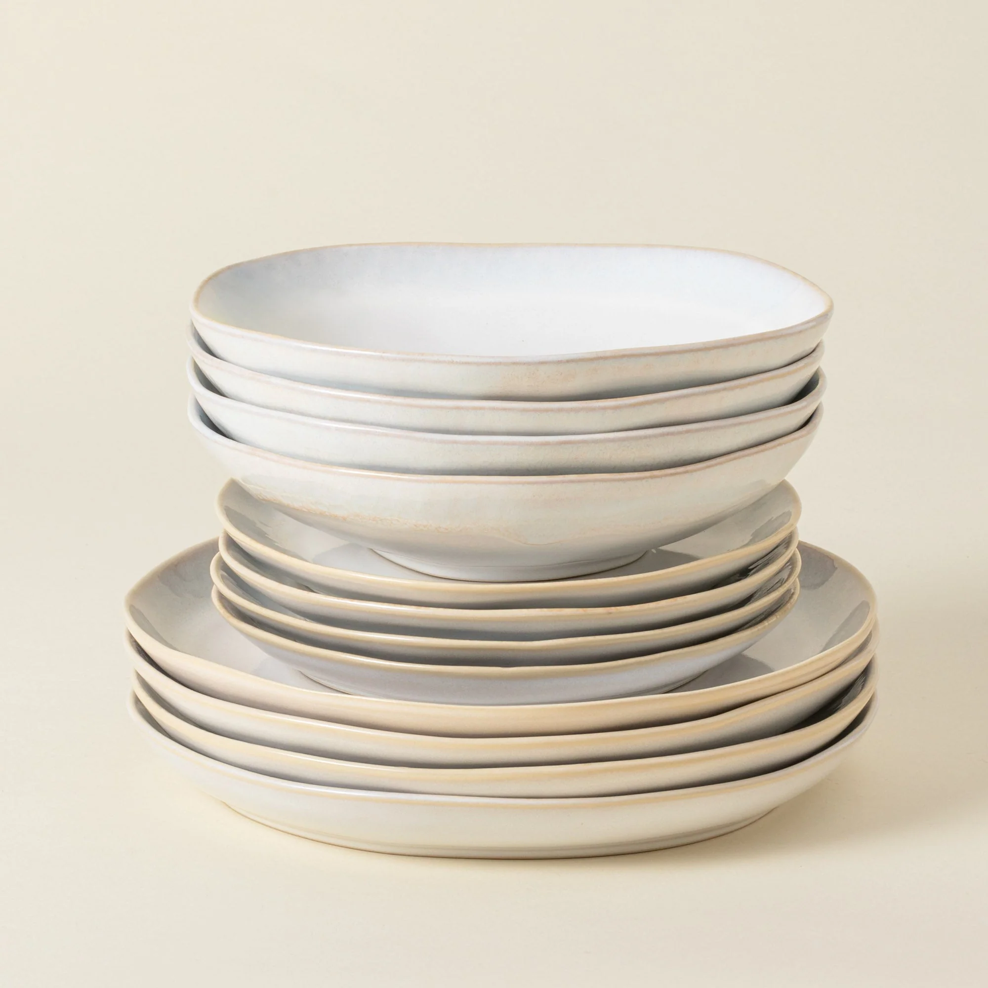 12-Piece Dinnerware Set with Soup/Pasta Bowl Brisa