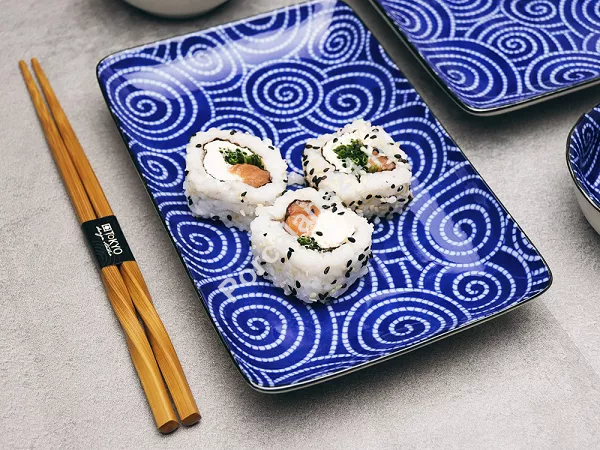 Zestaw do sushi dla 2 osób (4 el.) z pałeczkami Tokyo Design Studio - Kotobuki Karakusa 14347