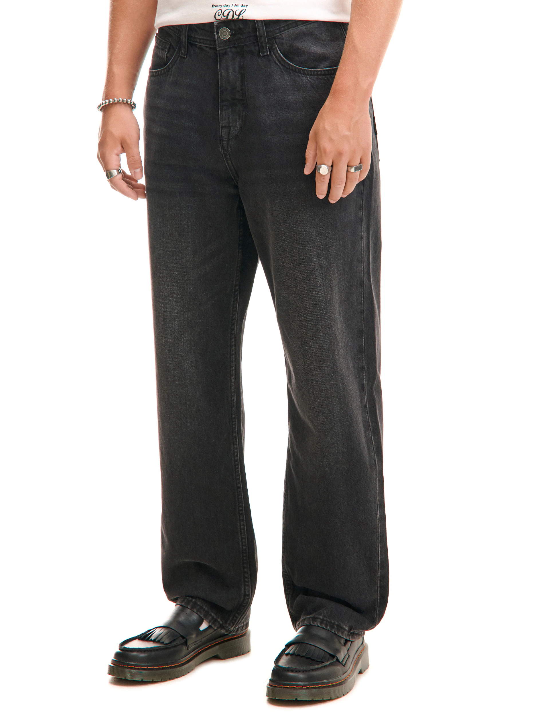 Czarne jeansy relaxed fit