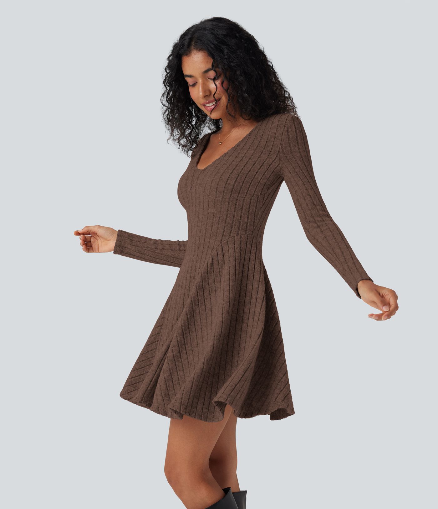 Robe décontractée mini évasée maille côtelée col V manches longues