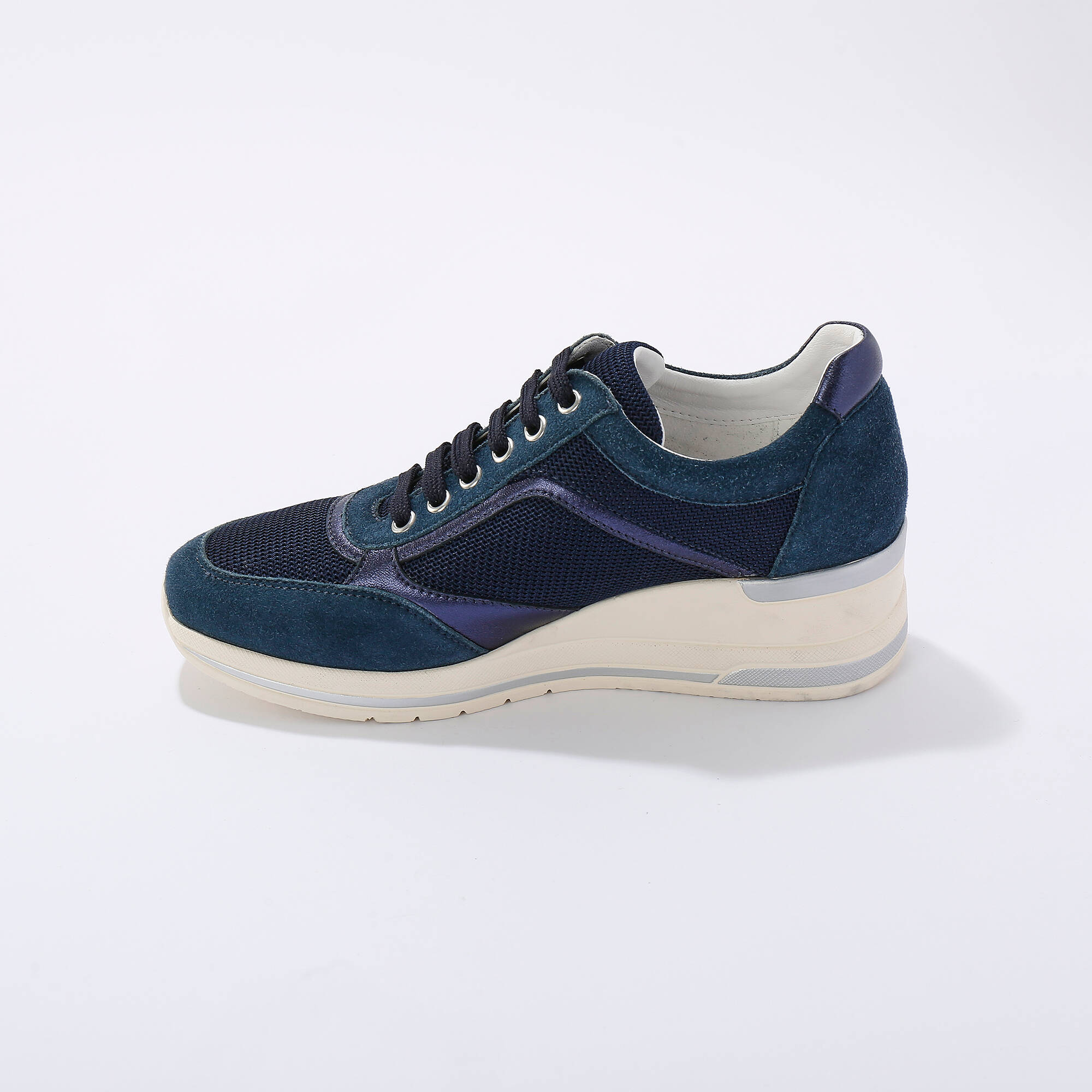 Baskets compensées en cuir certifié LWG