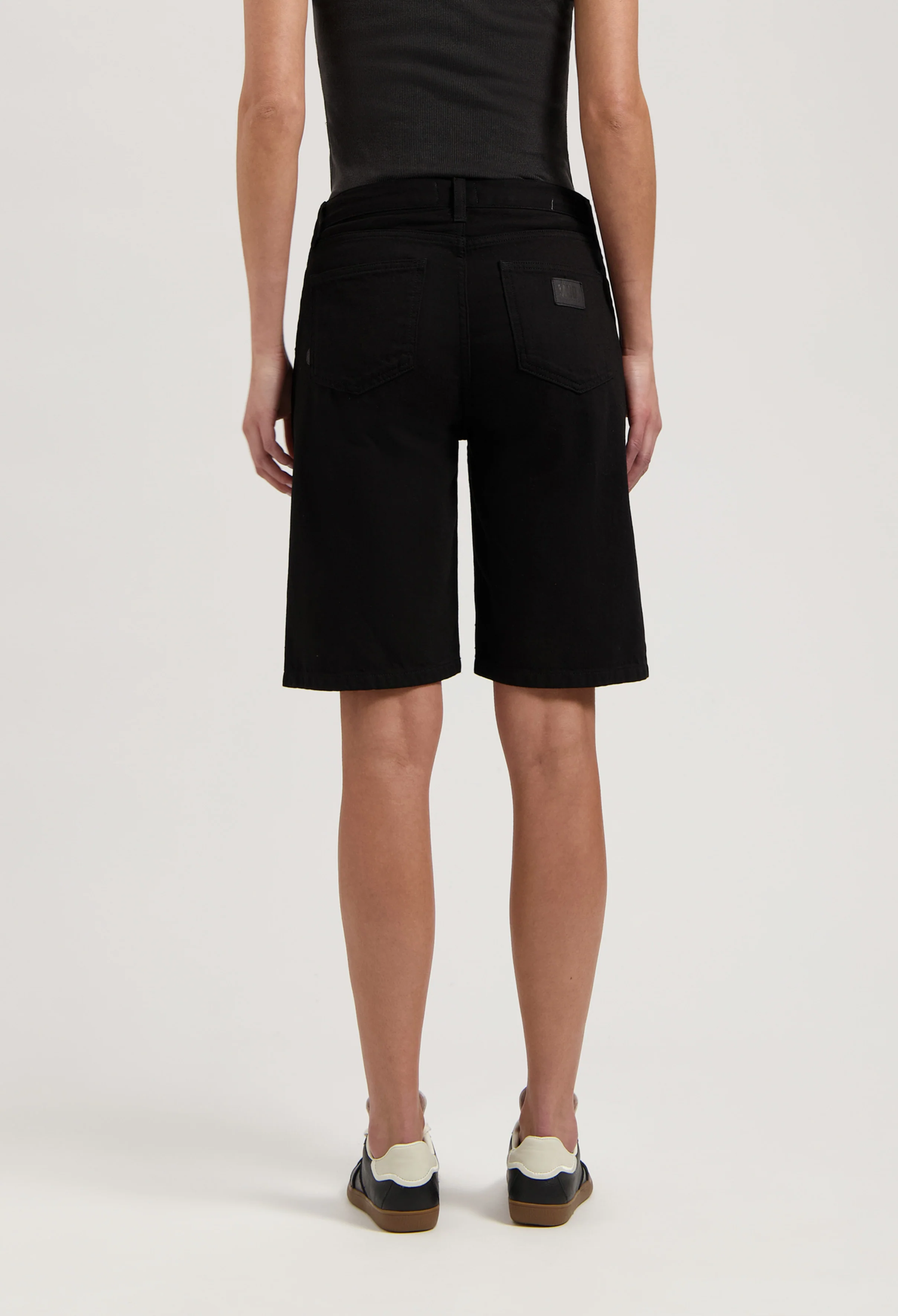 Suzy Mid Short - BlackDip