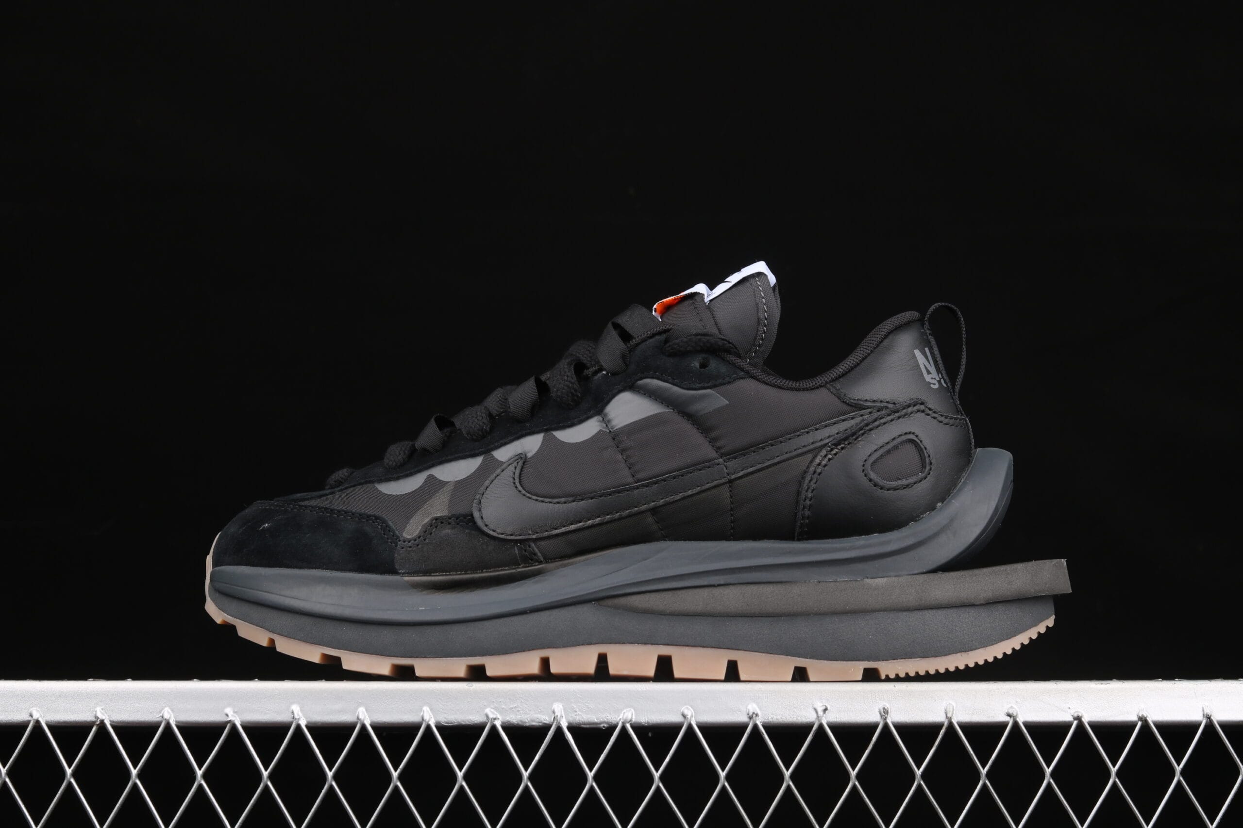 Nike Vaporwaffle, Sacai Black Gum