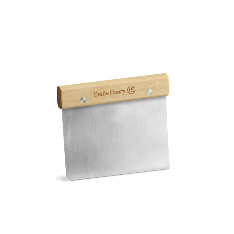 Coupe-pâte avec manche en bois et lame en acier inoxydable