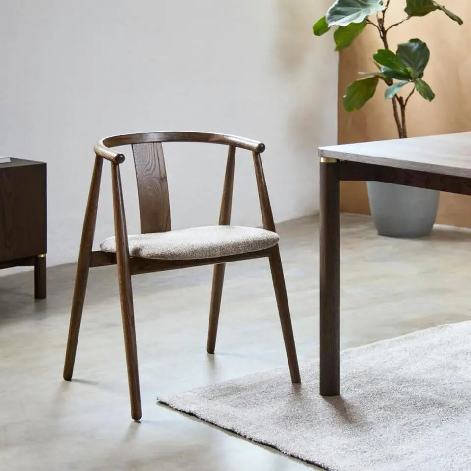 Olivine Kenza Eikenhouten Eetkamerstoel - Donkerbruin met Warm Grijs Zitting