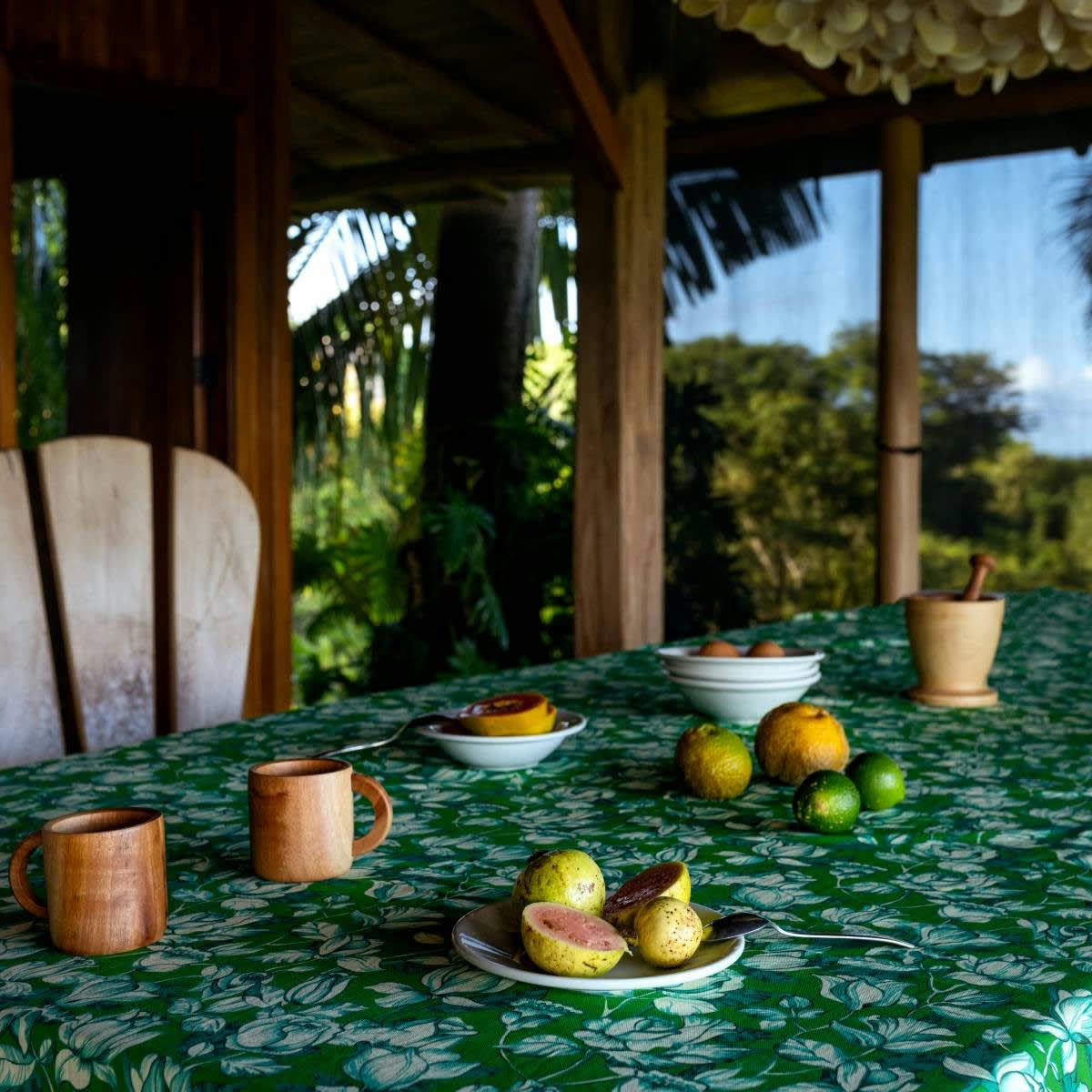 APONI - Nappe grand format en coton imprimé fleuri vert 140x235