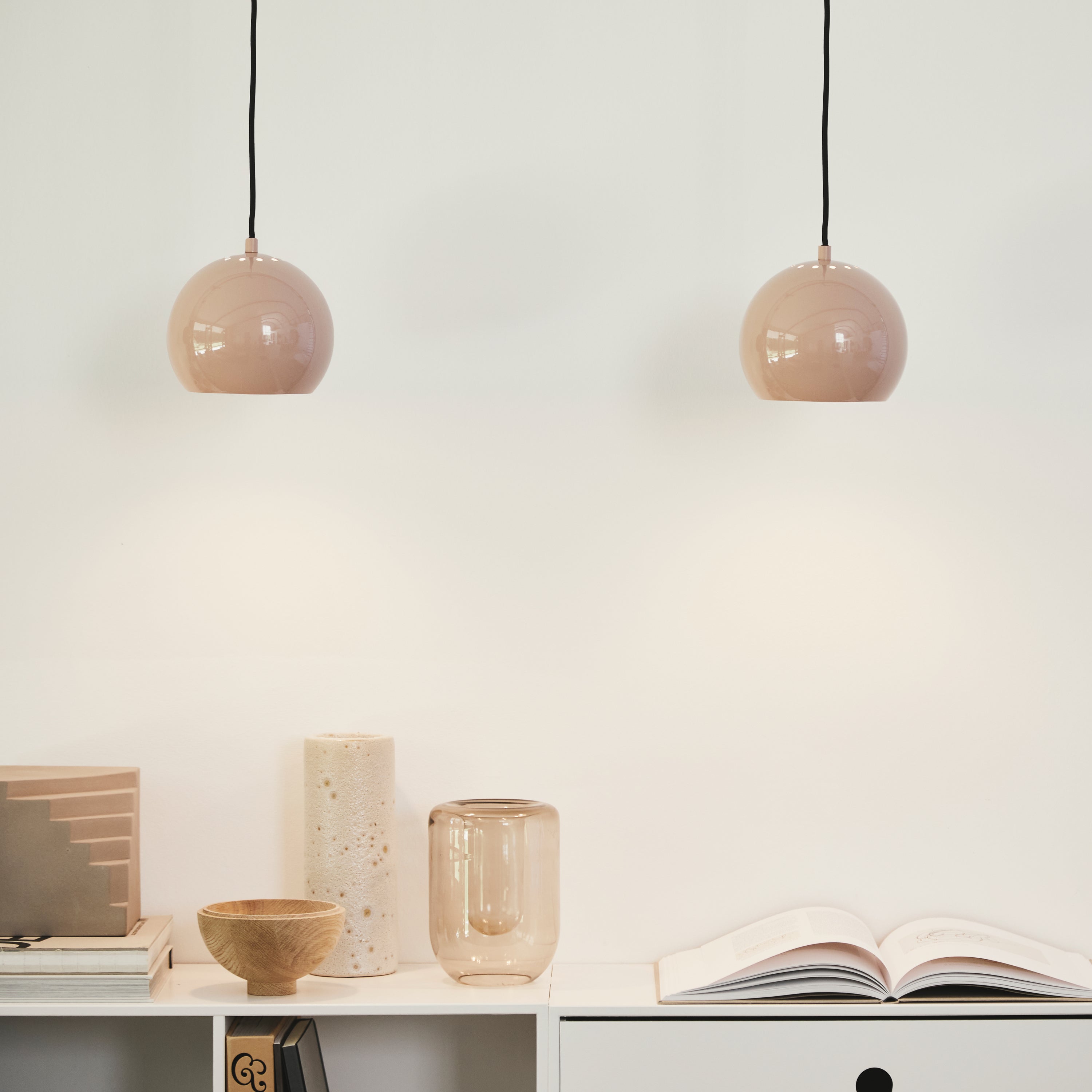 Frandsen Ball Metal Hanglamp Ø 18 cm - Nude Glossy