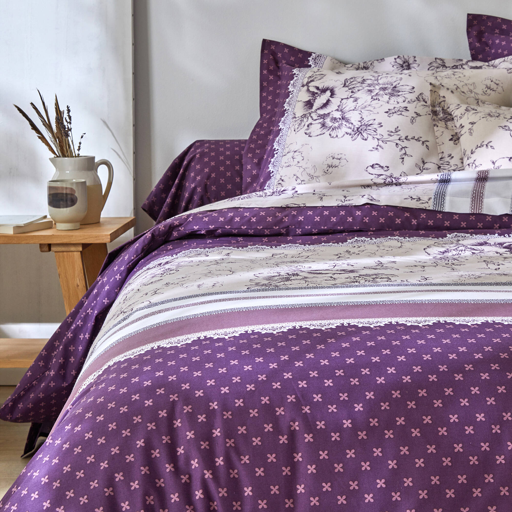 Linge de lit Gabrielle en coton imprimé pois, fleurs et dentelle