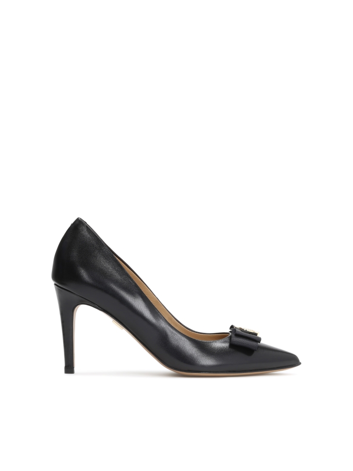 Ladies’ black pumps