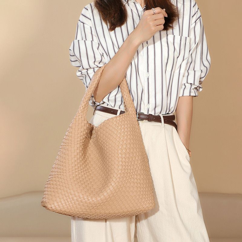 PEACH ACCESSORIES Chic Weave Tote Handbag with Matching Clutch