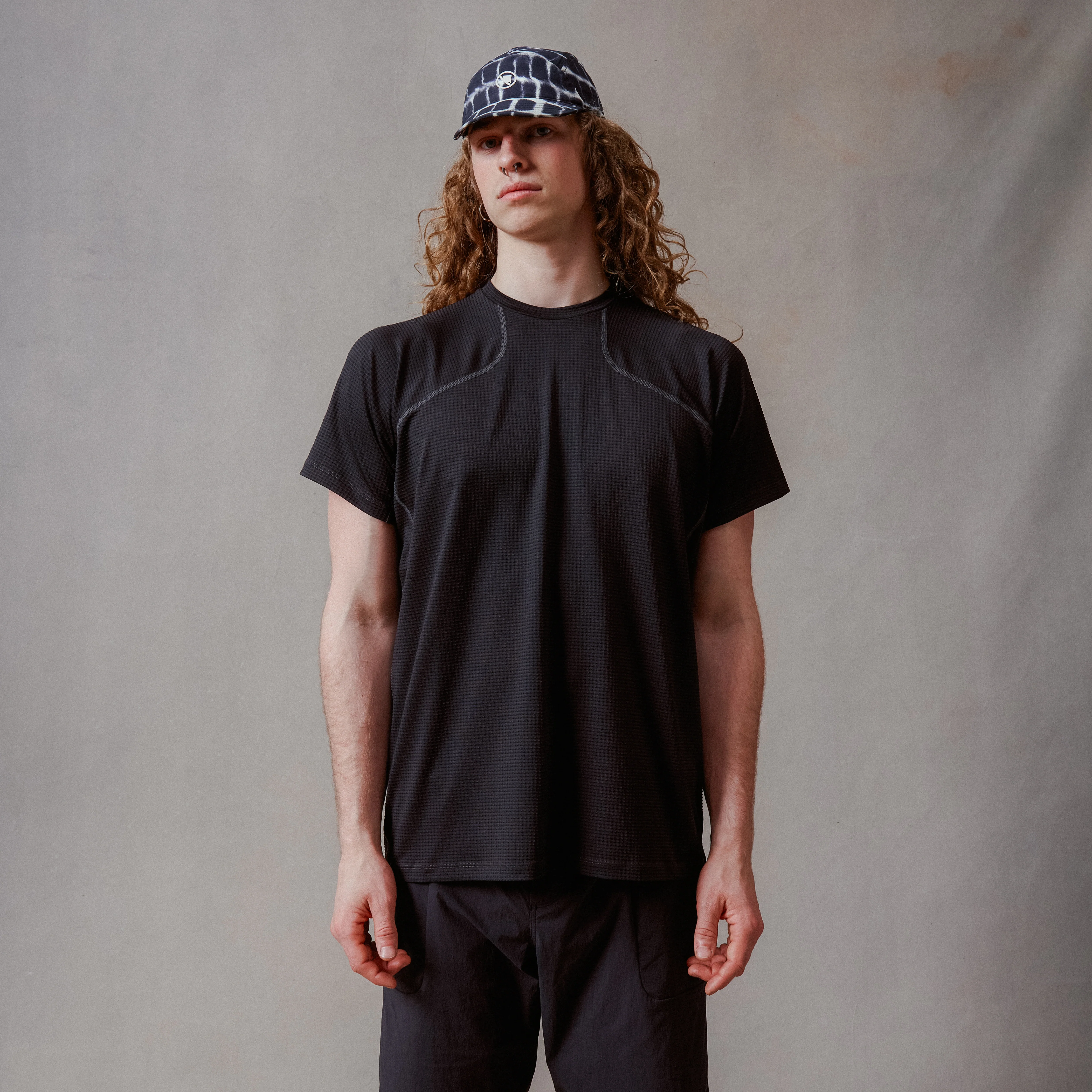 Unisex Corner S/S Tee - Black