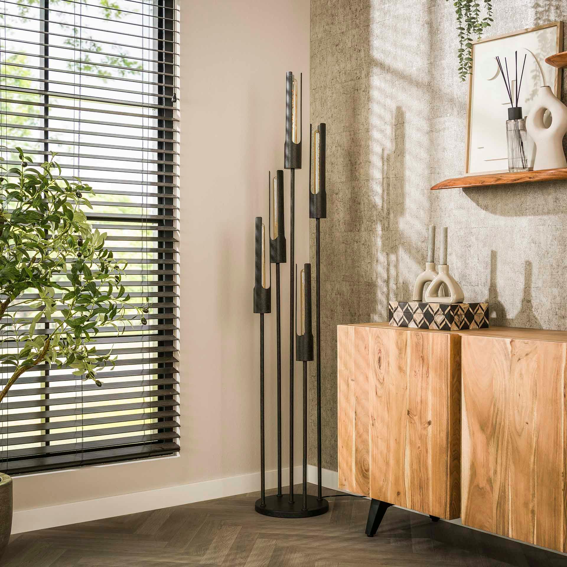 Lampadaire noir avec 5 abat-jour forme tube RALF