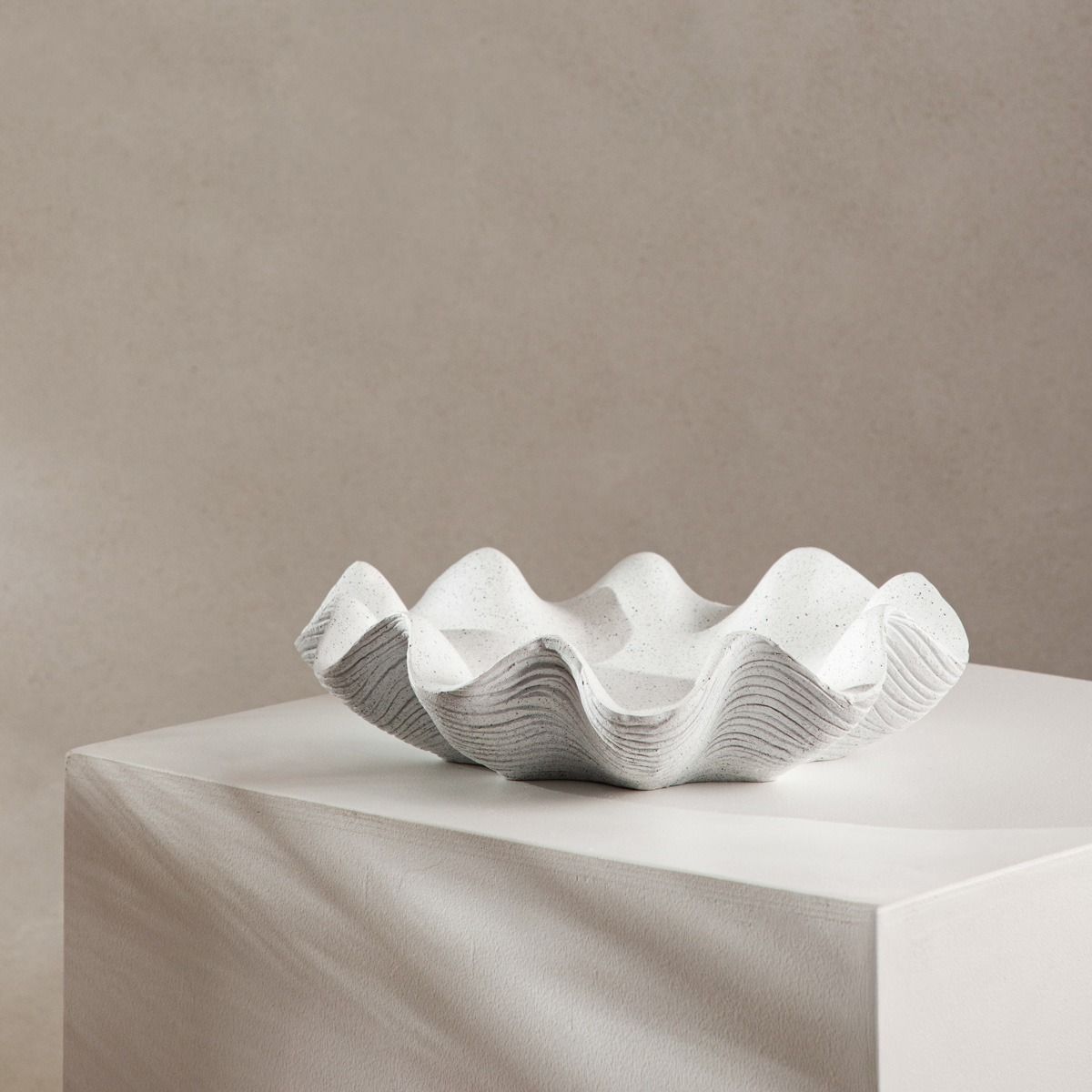 Misa dekoracyjna LUNEA z falami ecru 26x26x6,5 cm
