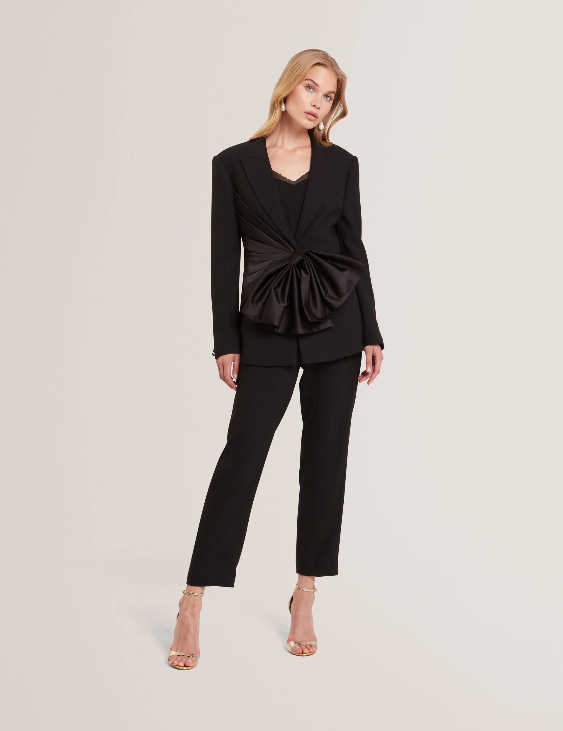 XENI | BLACK