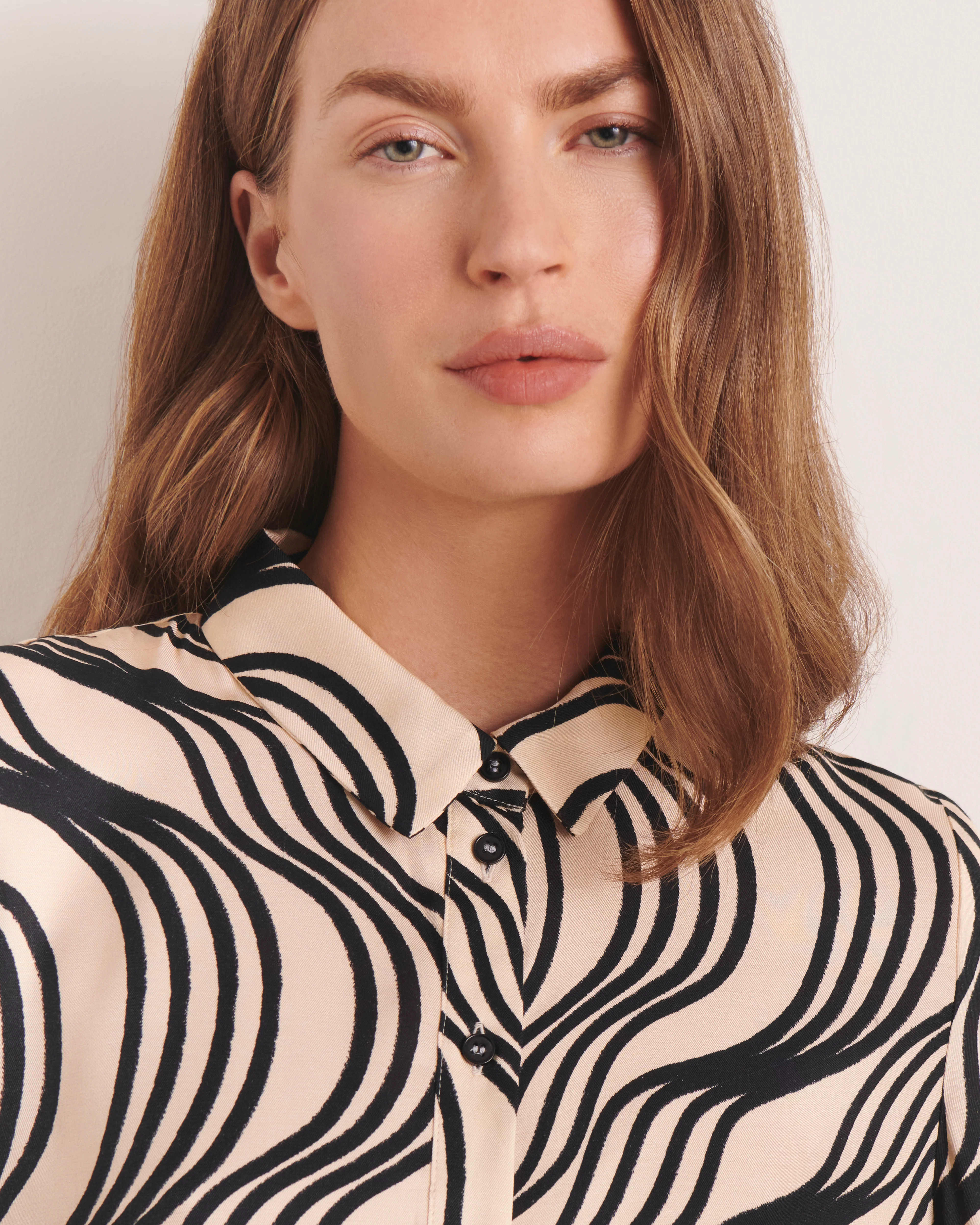 Chemise noire imprimée CAPRON13/13111/670